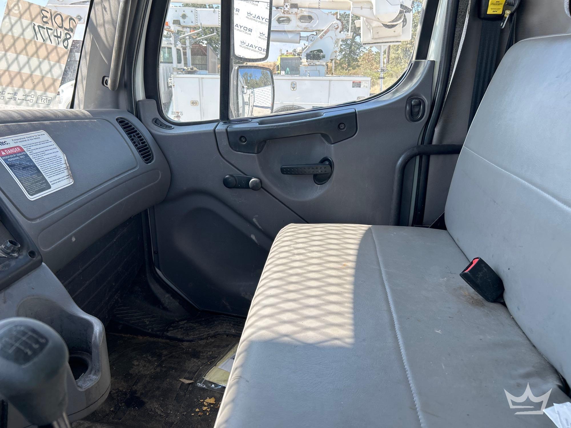 2013 Freightliner M2 106
