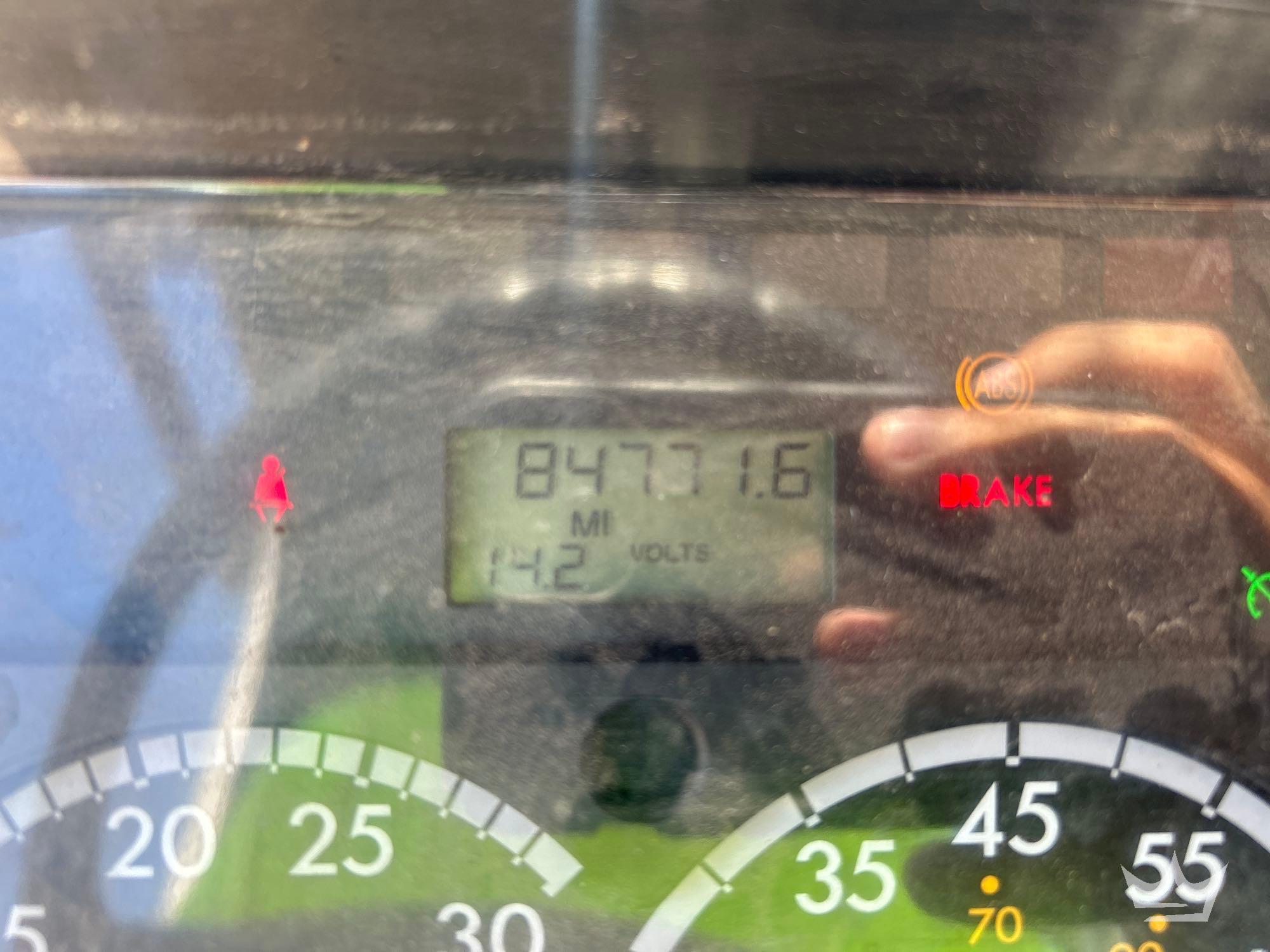 2013 Freightliner M2 106