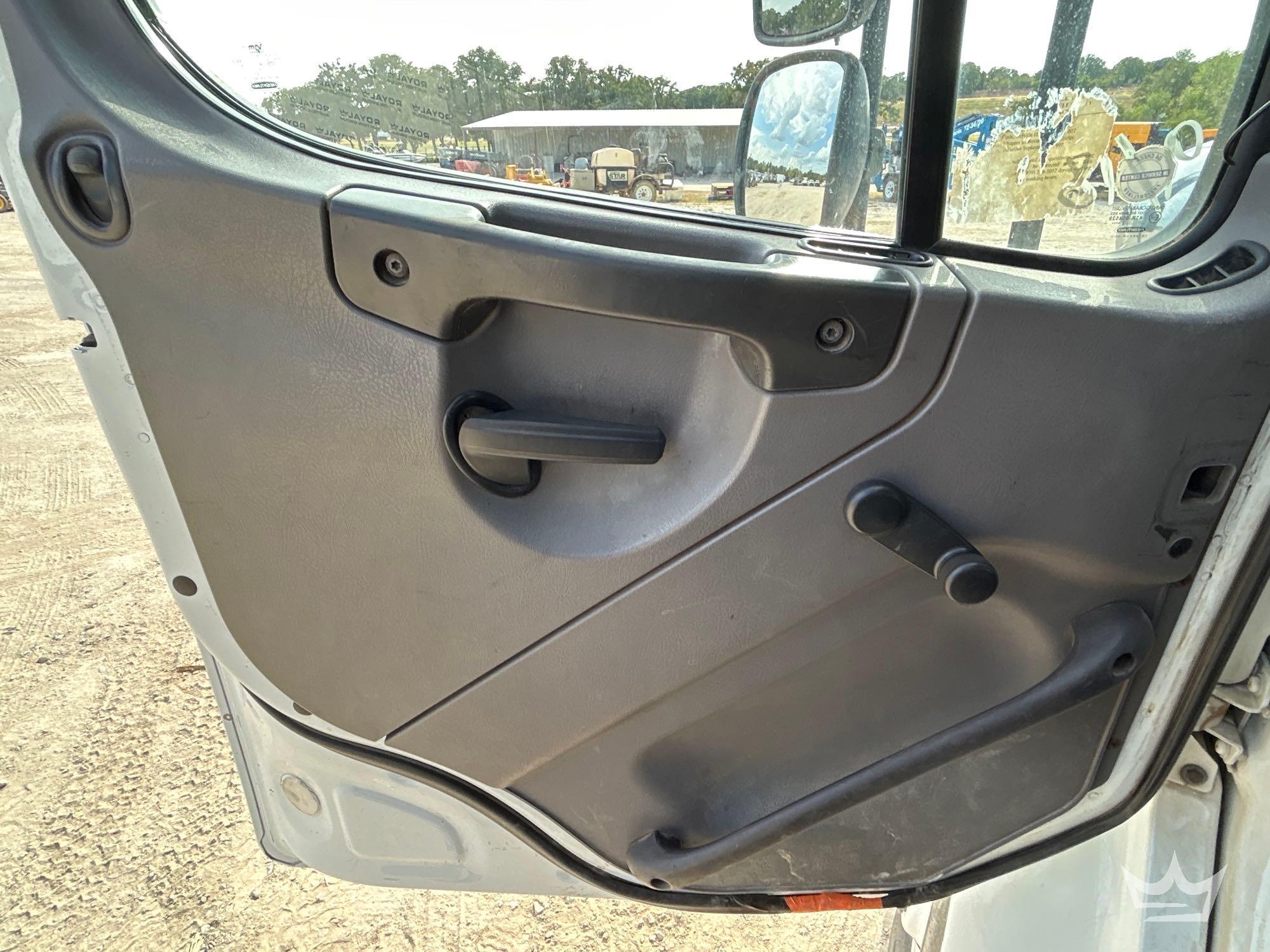 2014 Freightliner M2 106