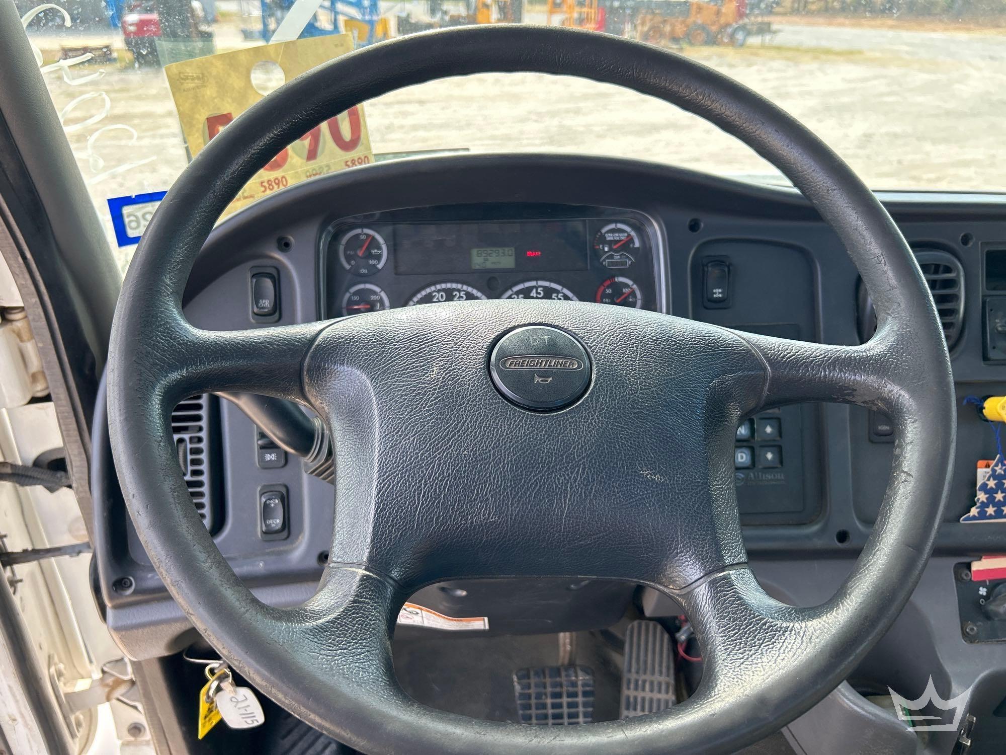 2014 Freightliner M2 106