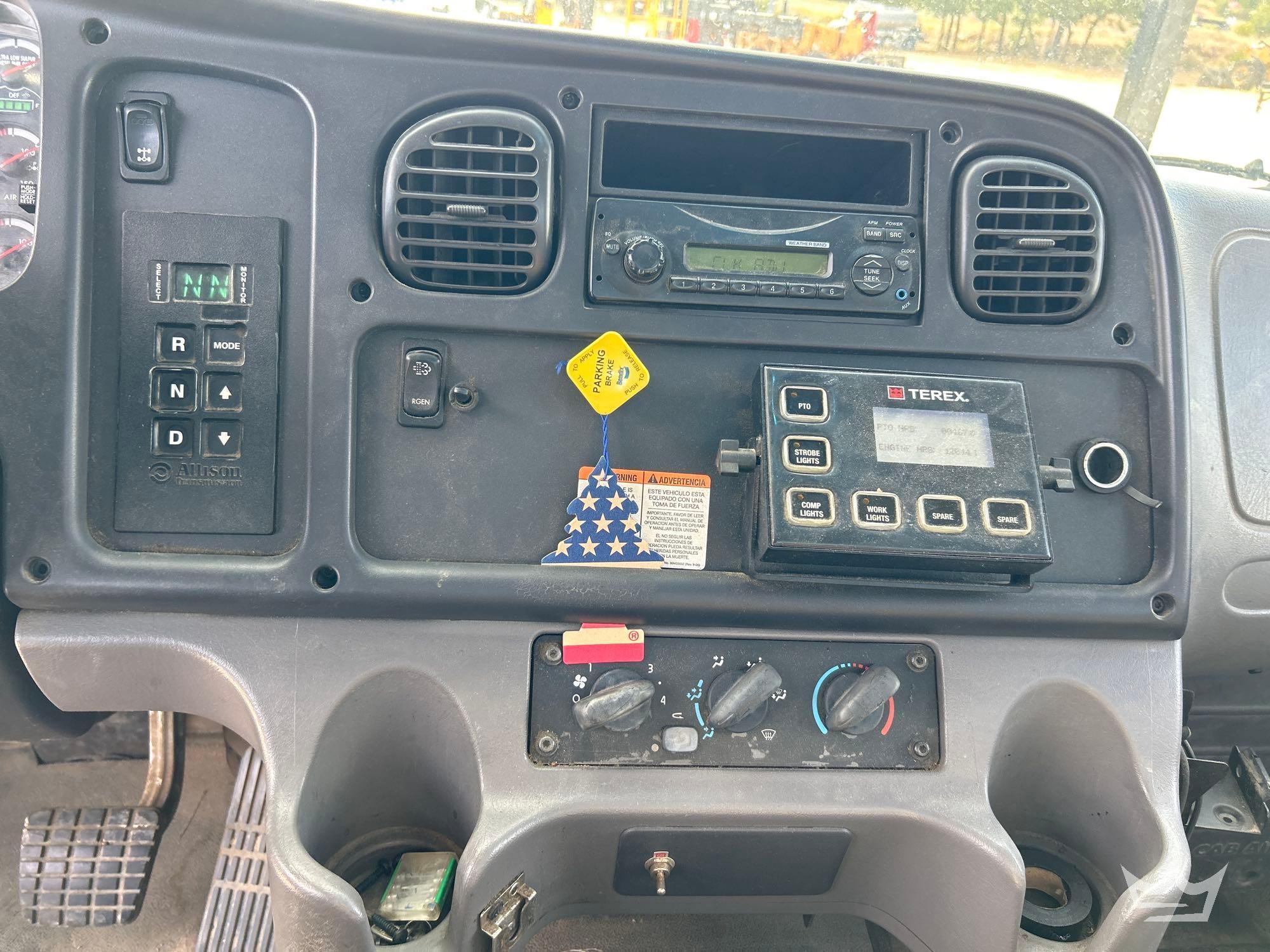 2014 Freightliner M2 106