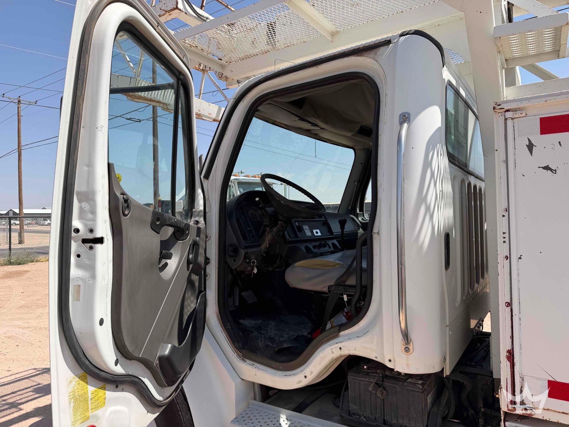 2004 Freightliner M2 106