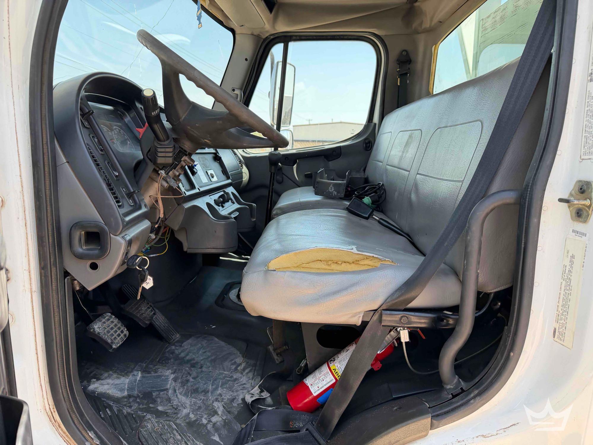 2004 Freightliner M2 106