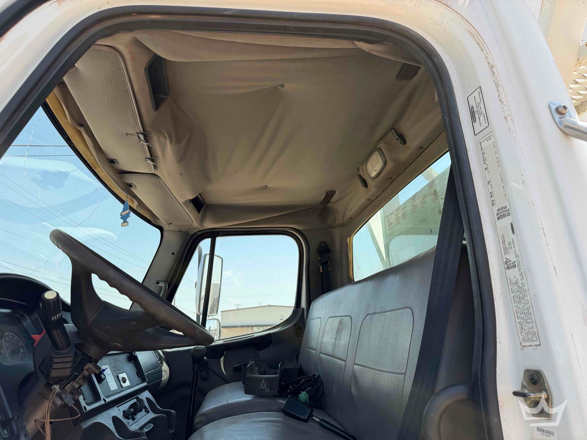 2004 Freightliner M2 106