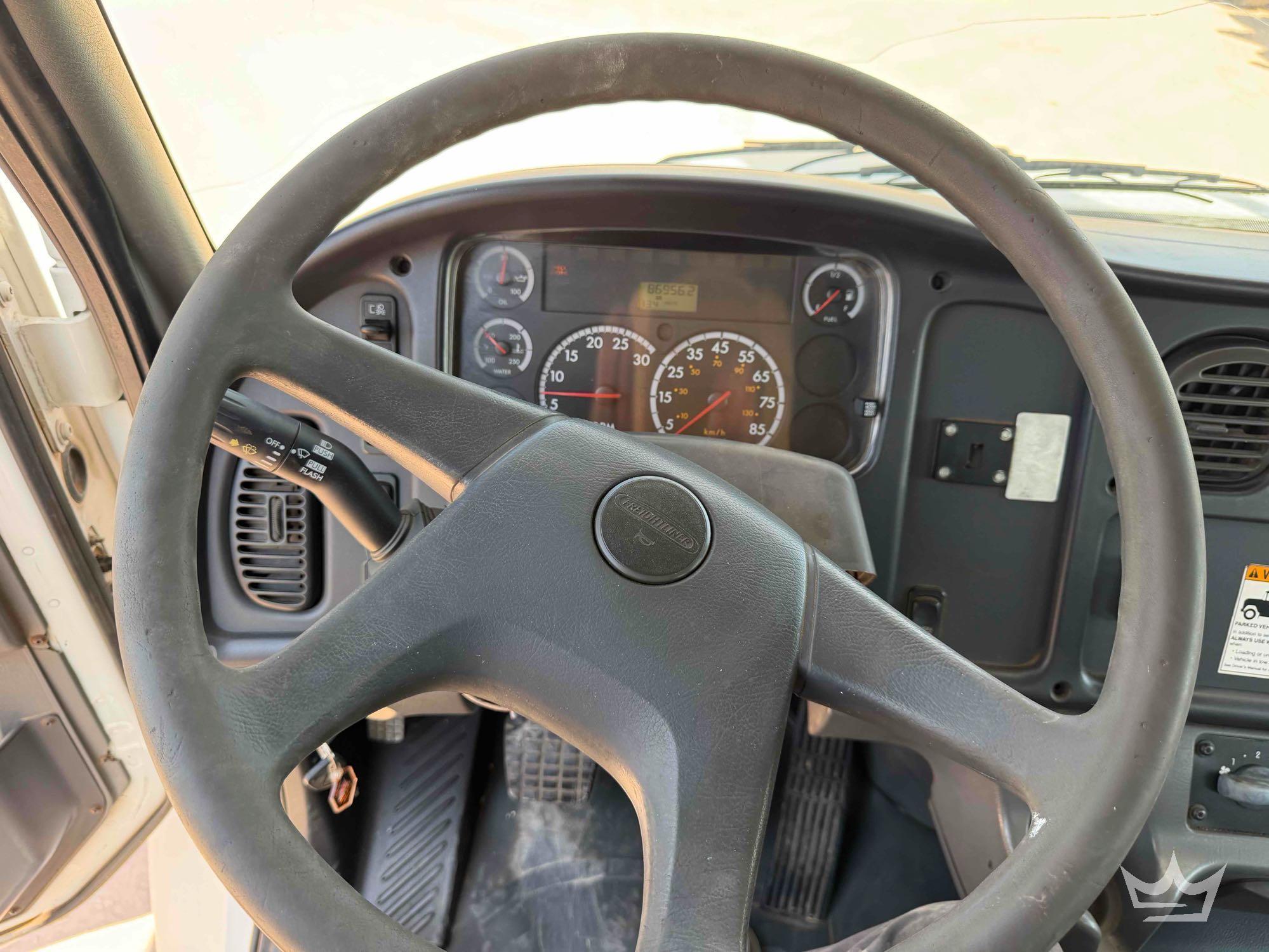 2004 Freightliner M2 106