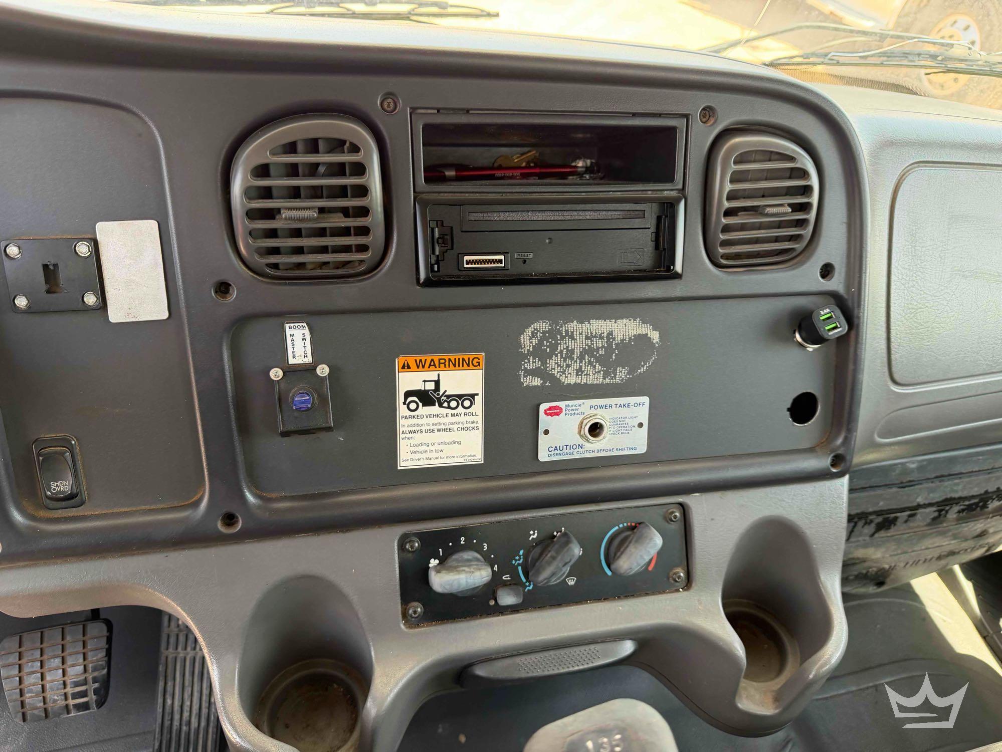 2004 Freightliner M2 106