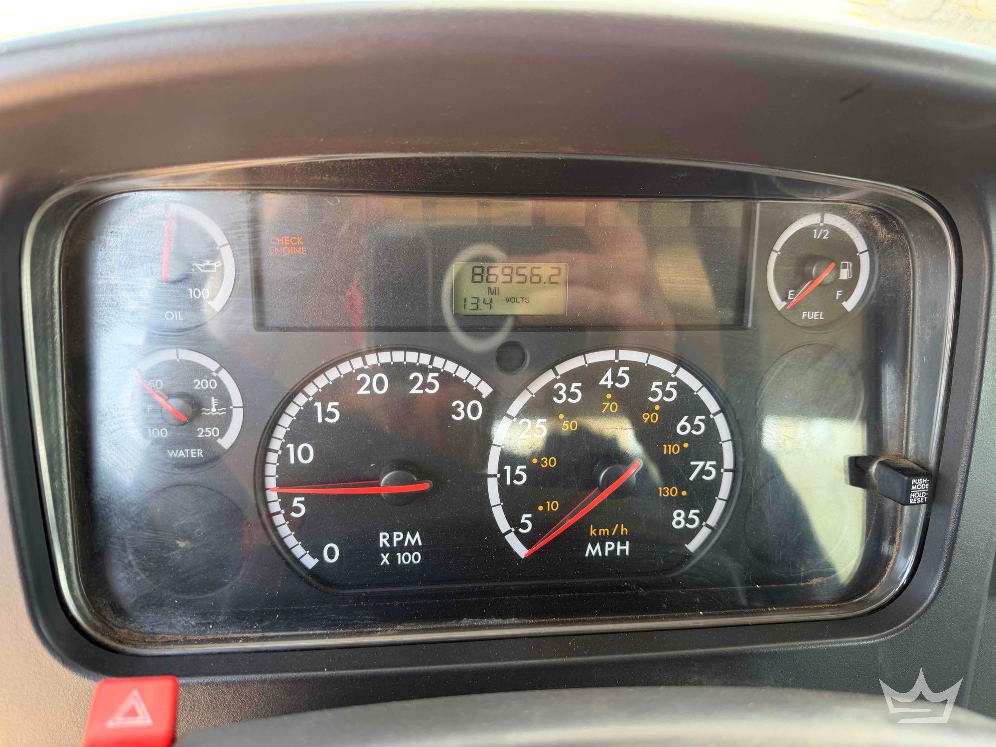 2004 Freightliner M2 106