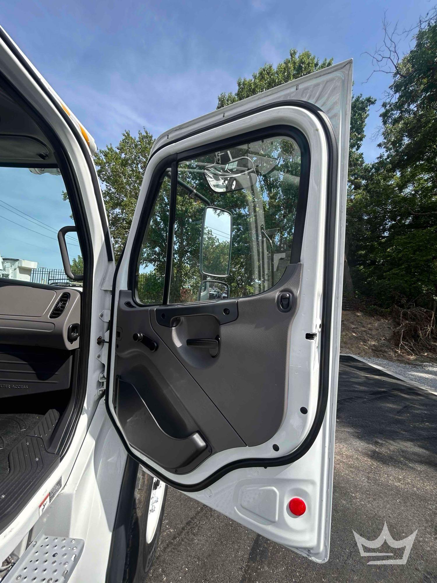 2019 Freightliner M2 106