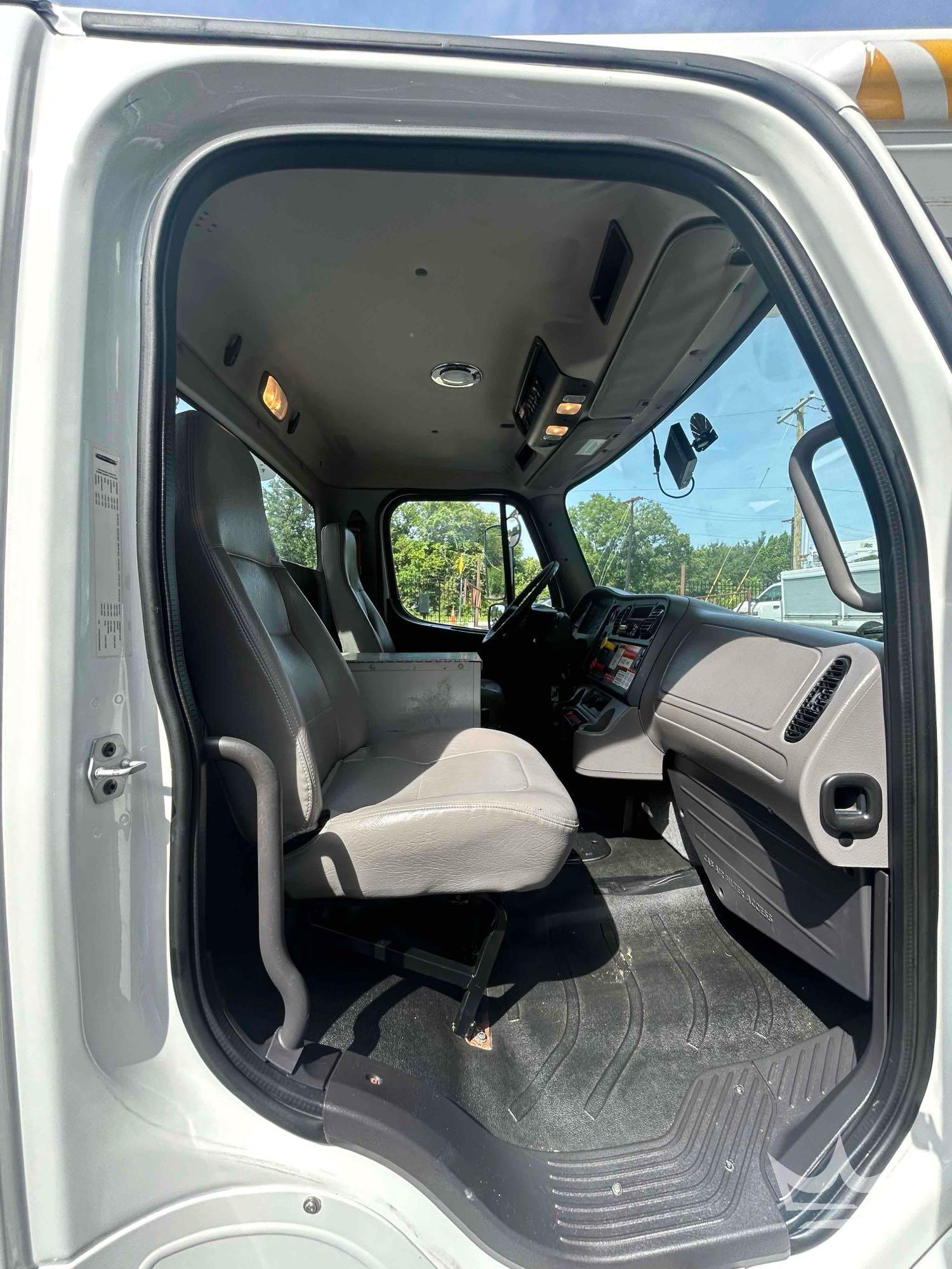 2019 Freightliner M2 106
