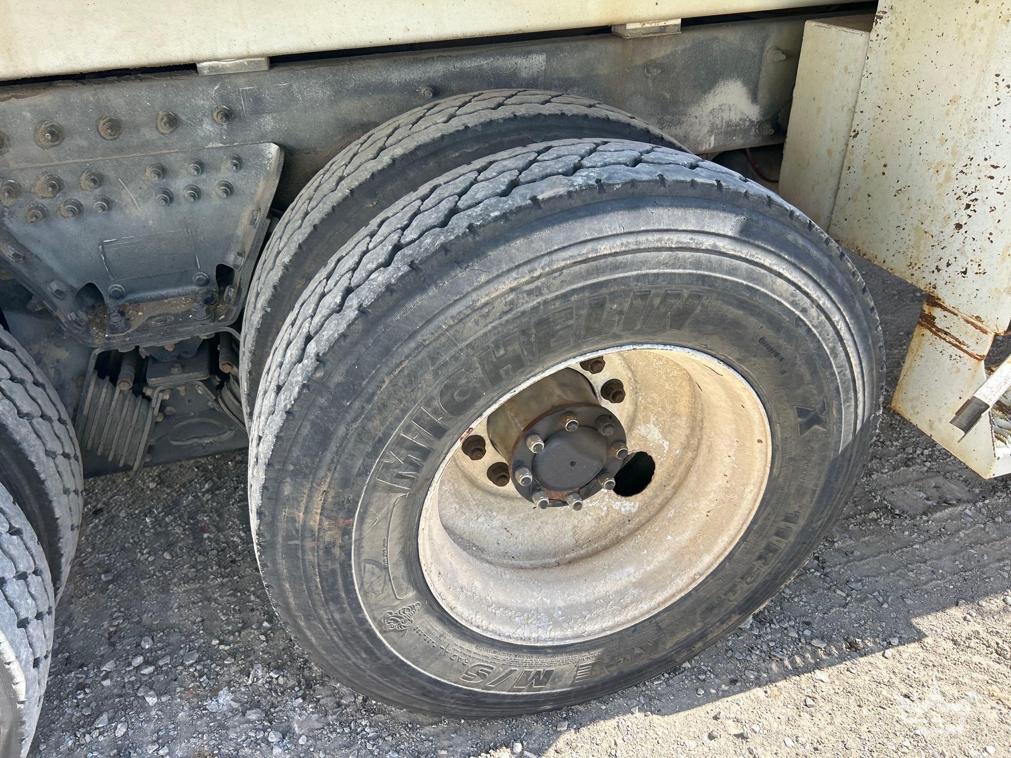 2010 Peterbilt D3050TR