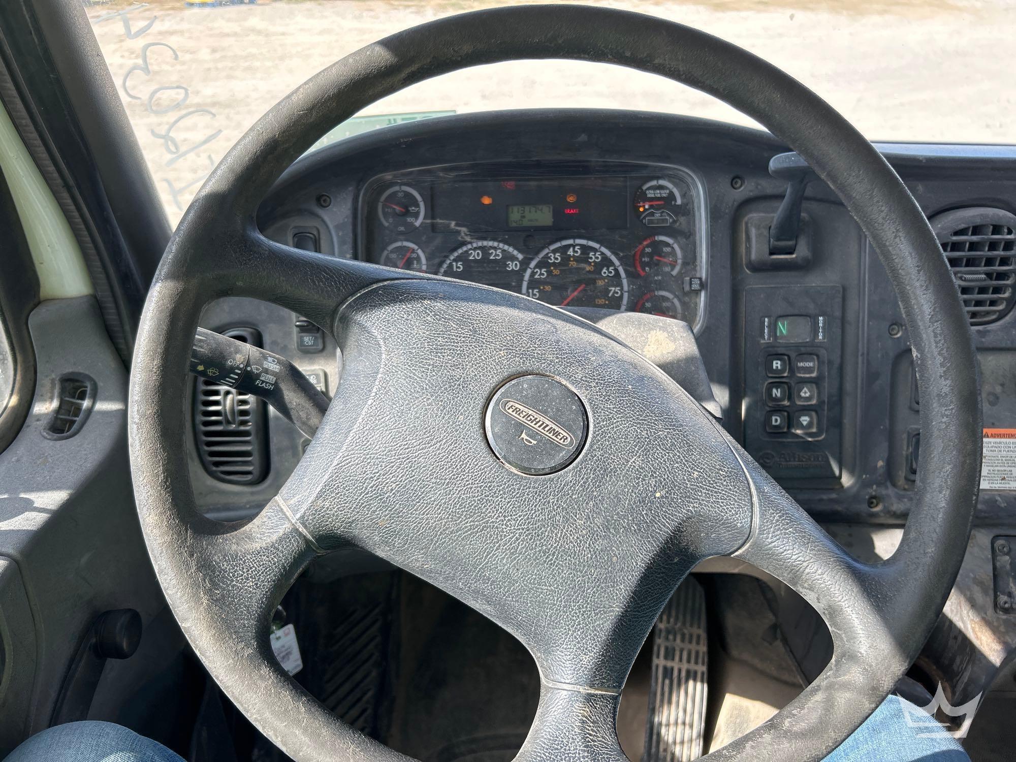 2014 Freightliner M2 106
