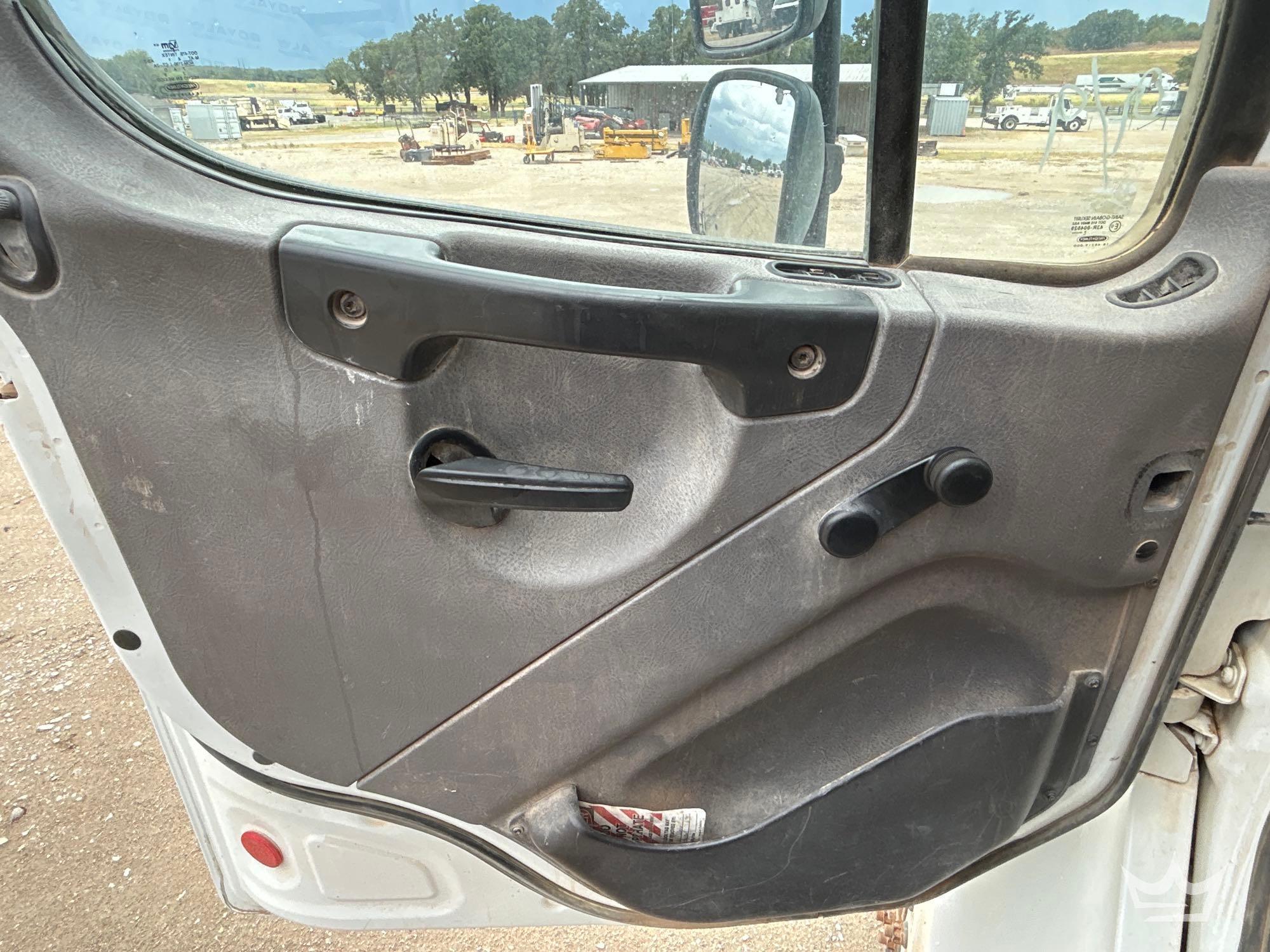 2018 Freightliner M2 106
