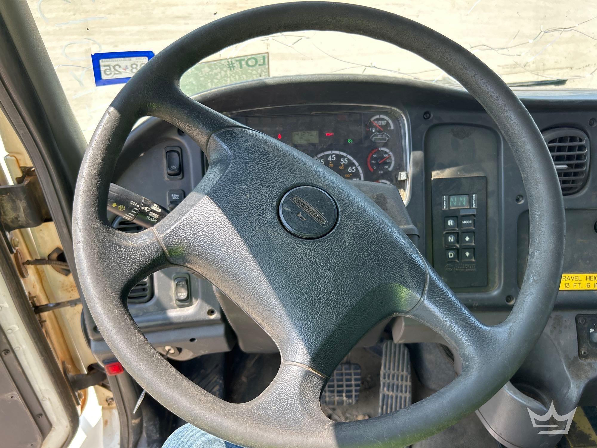 2012 Freightliner M2 106