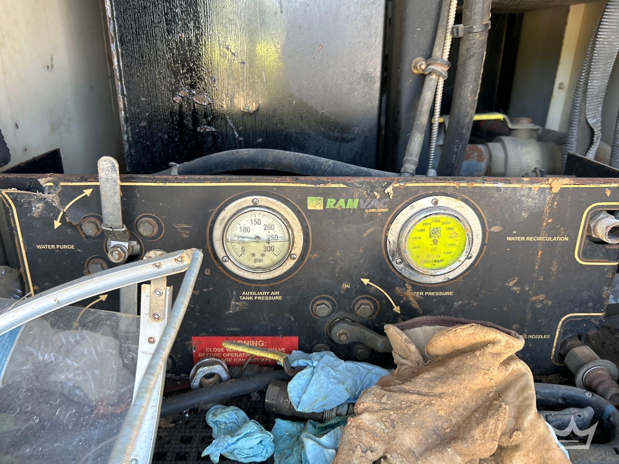 2015 Freightliner 114SD