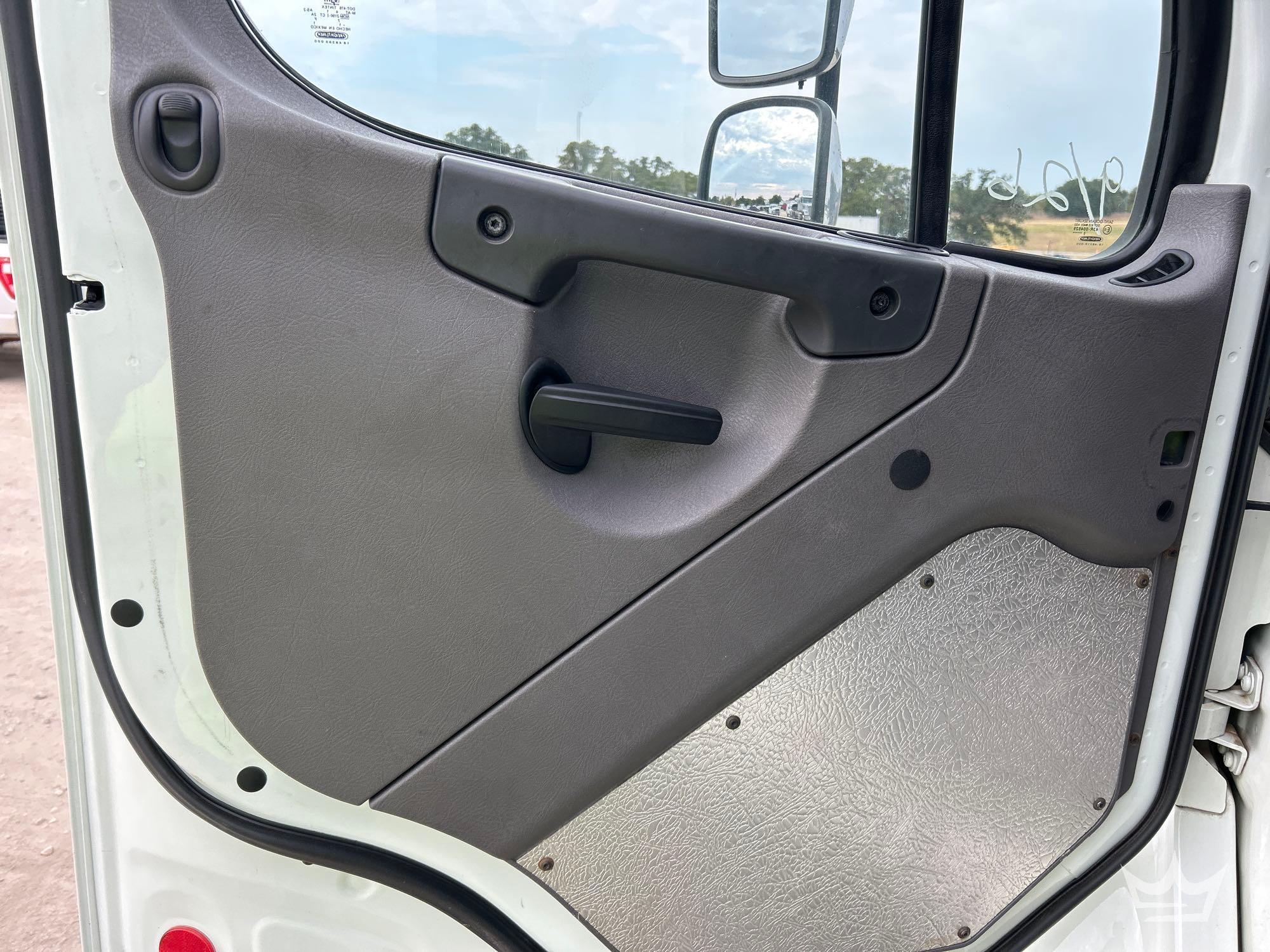 2018 Freightliner M2 106
