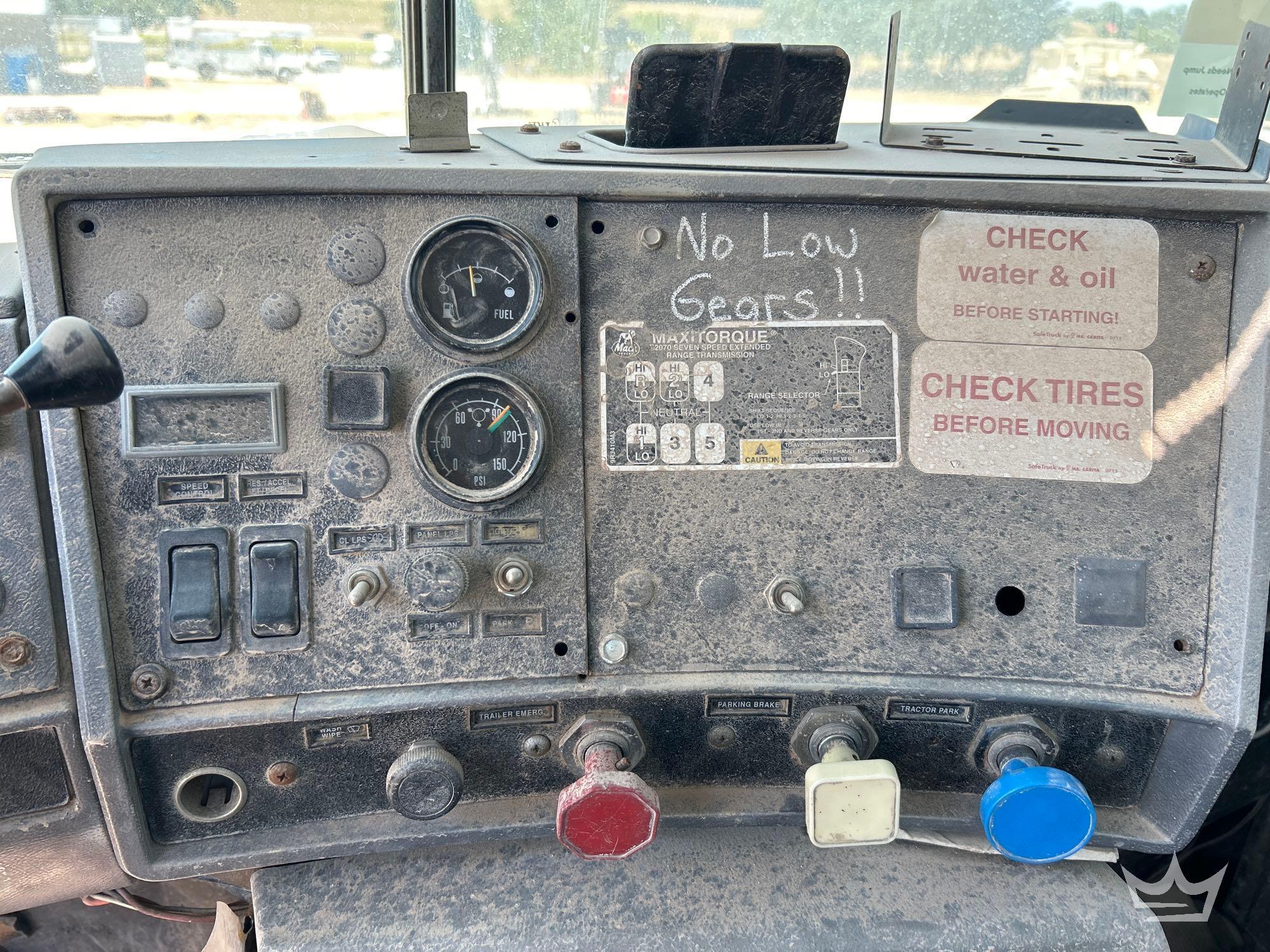 2001 Mack RD690S