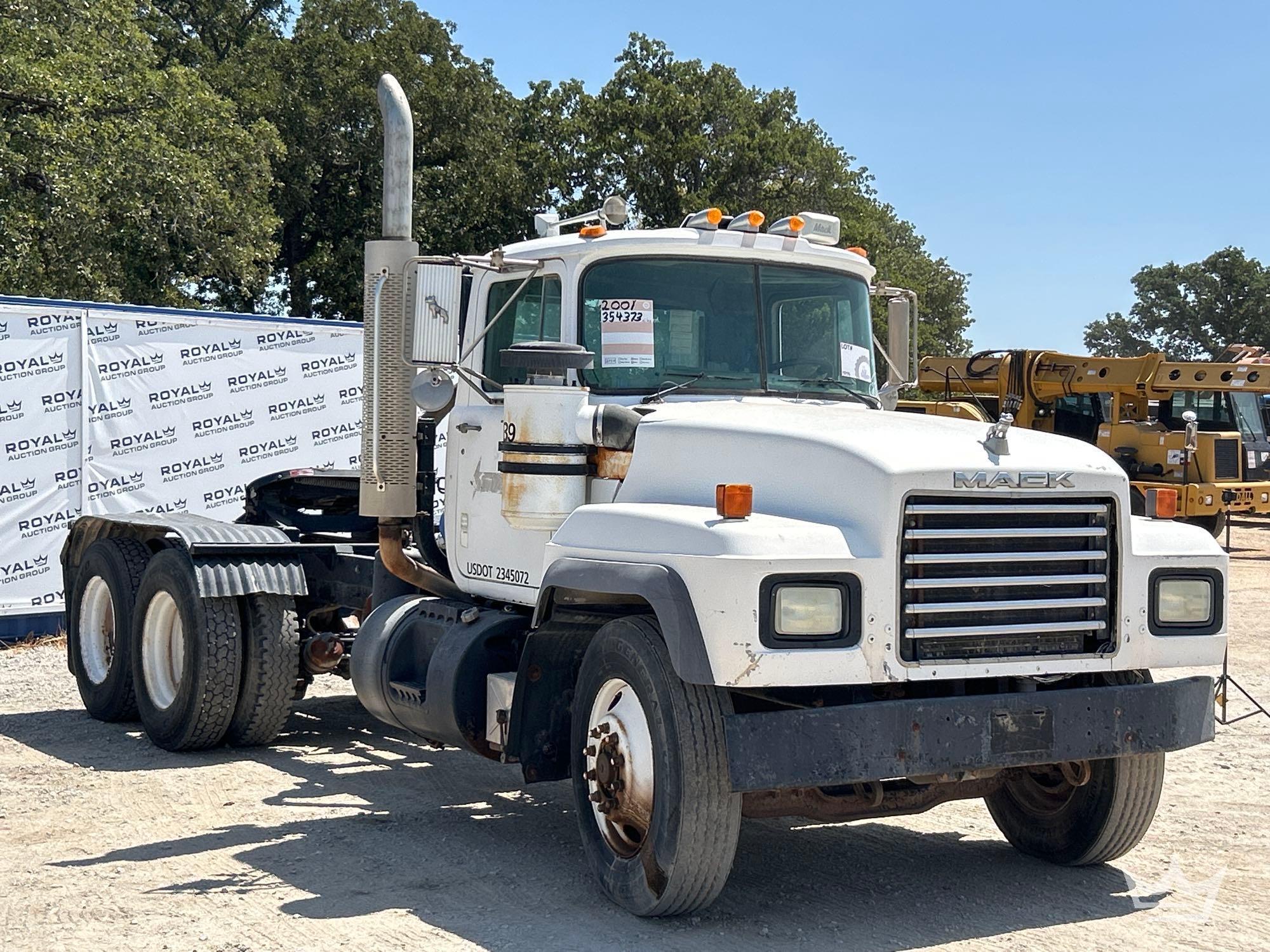 2001 Mack RD690S