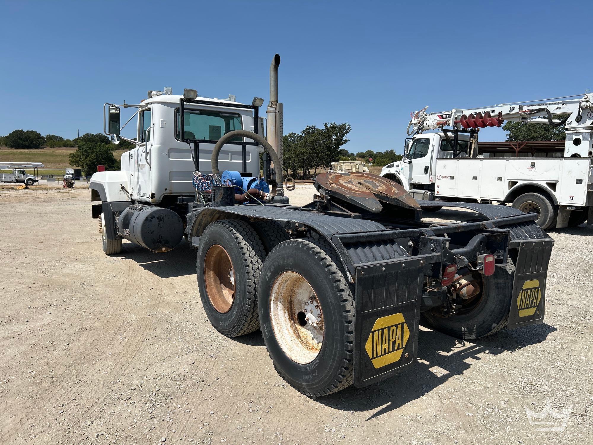 2001 Mack RD690S