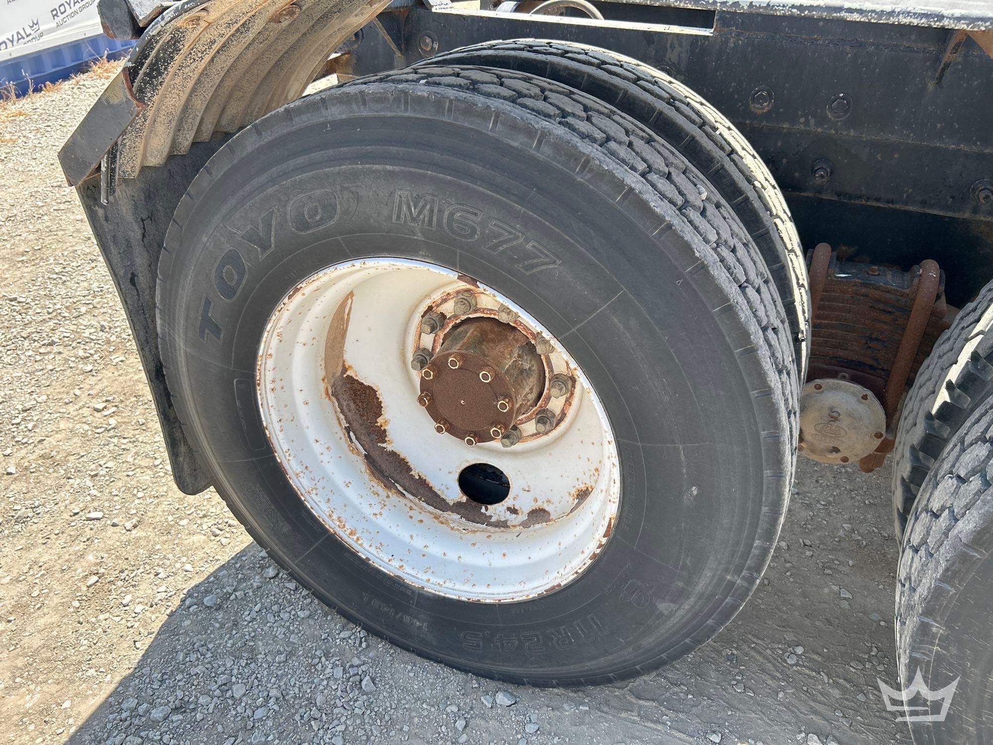 2001 Mack RD690S