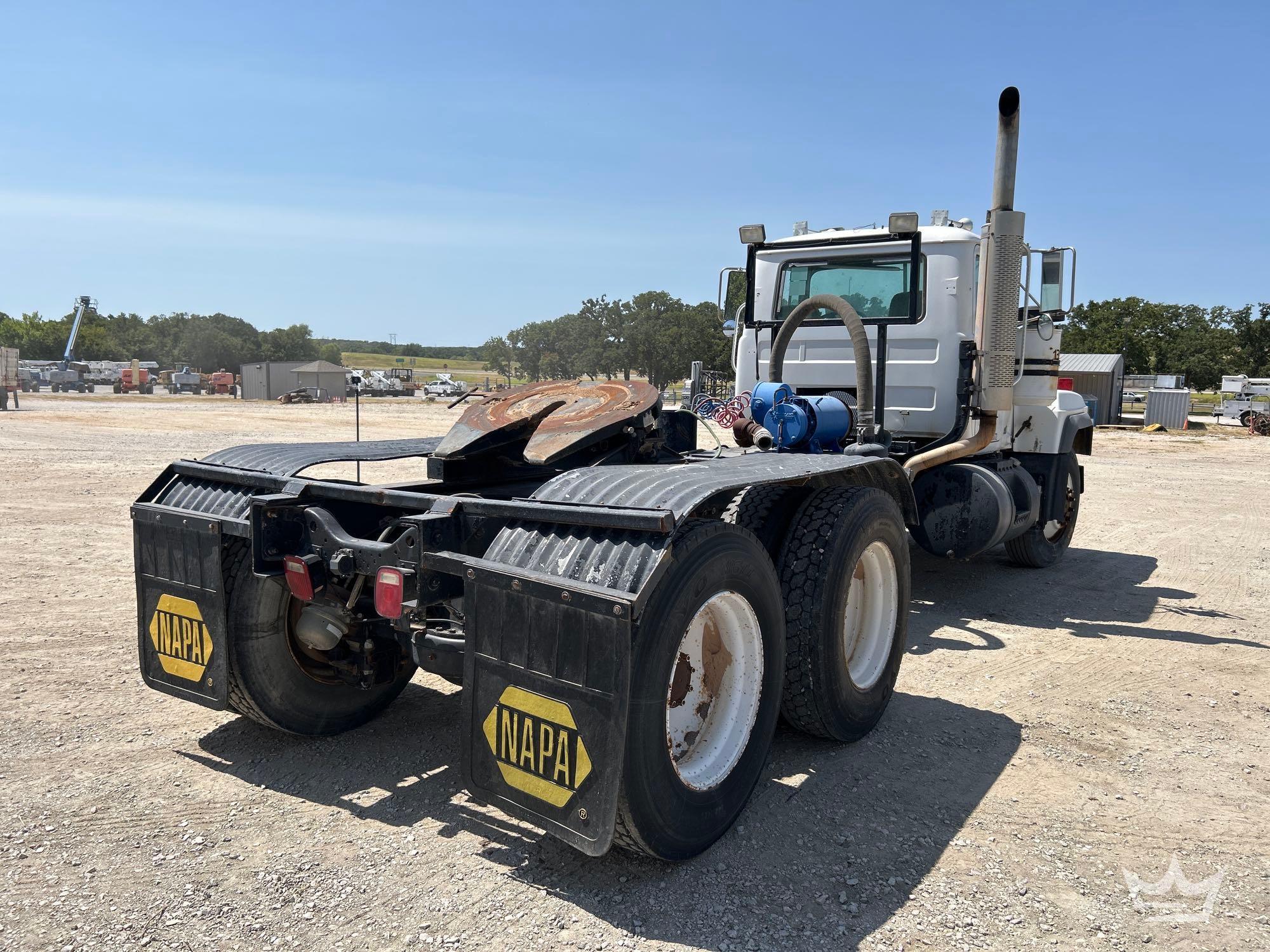 2001 Mack RD690S