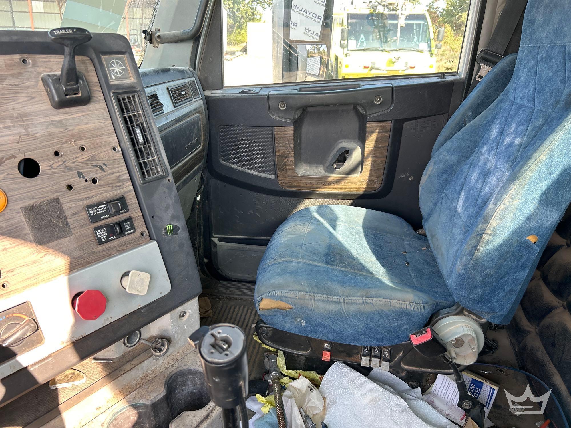 2001 Freightliner FL112