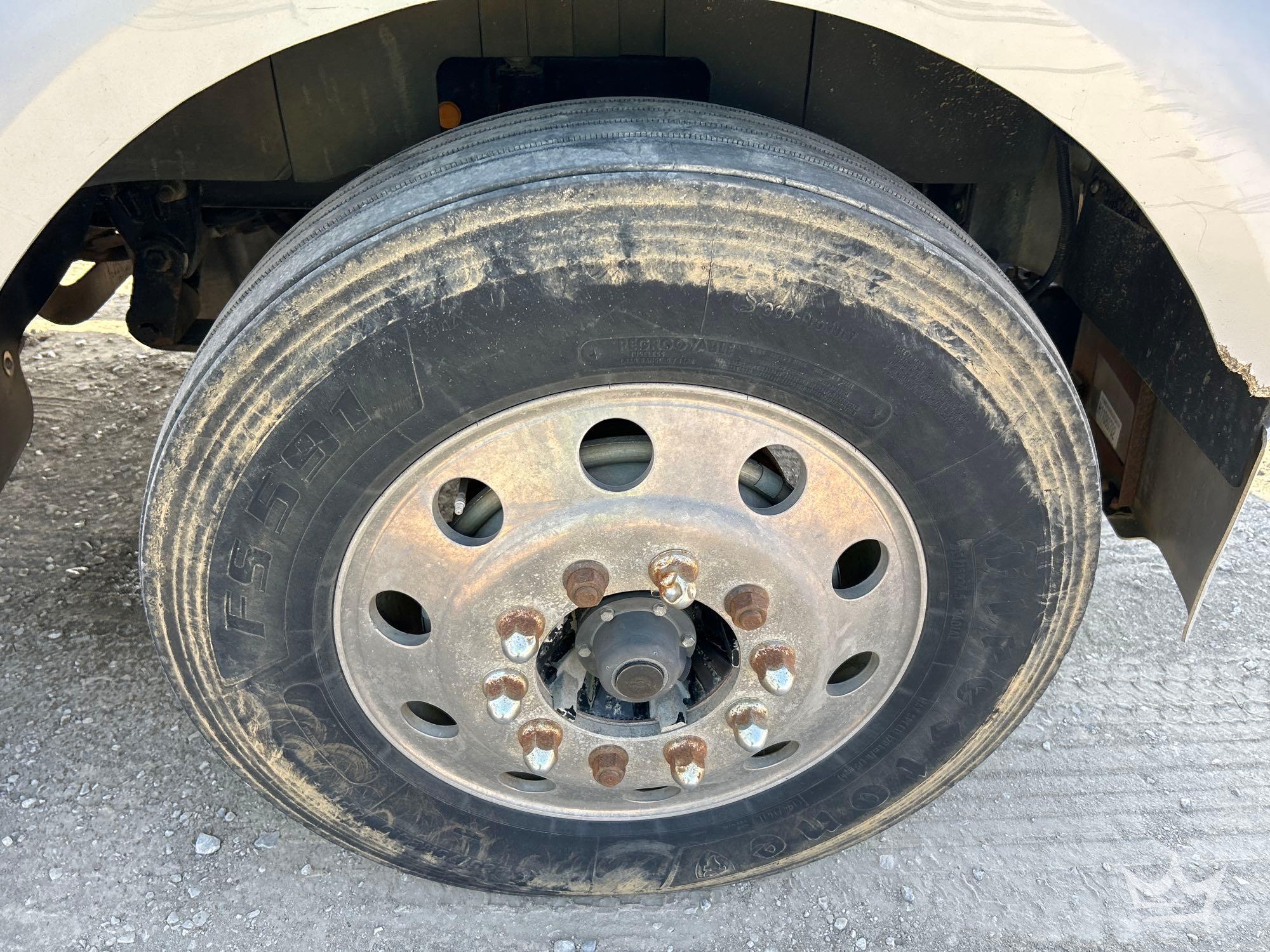 2001 Freightliner FL112