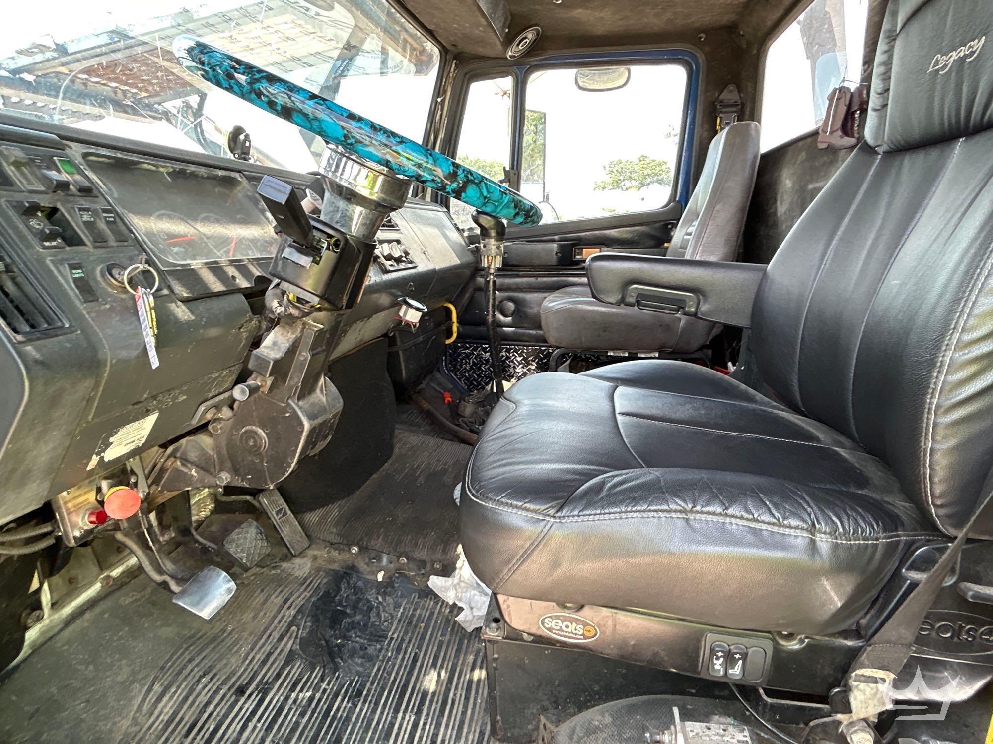 2001 Freightliner FL112