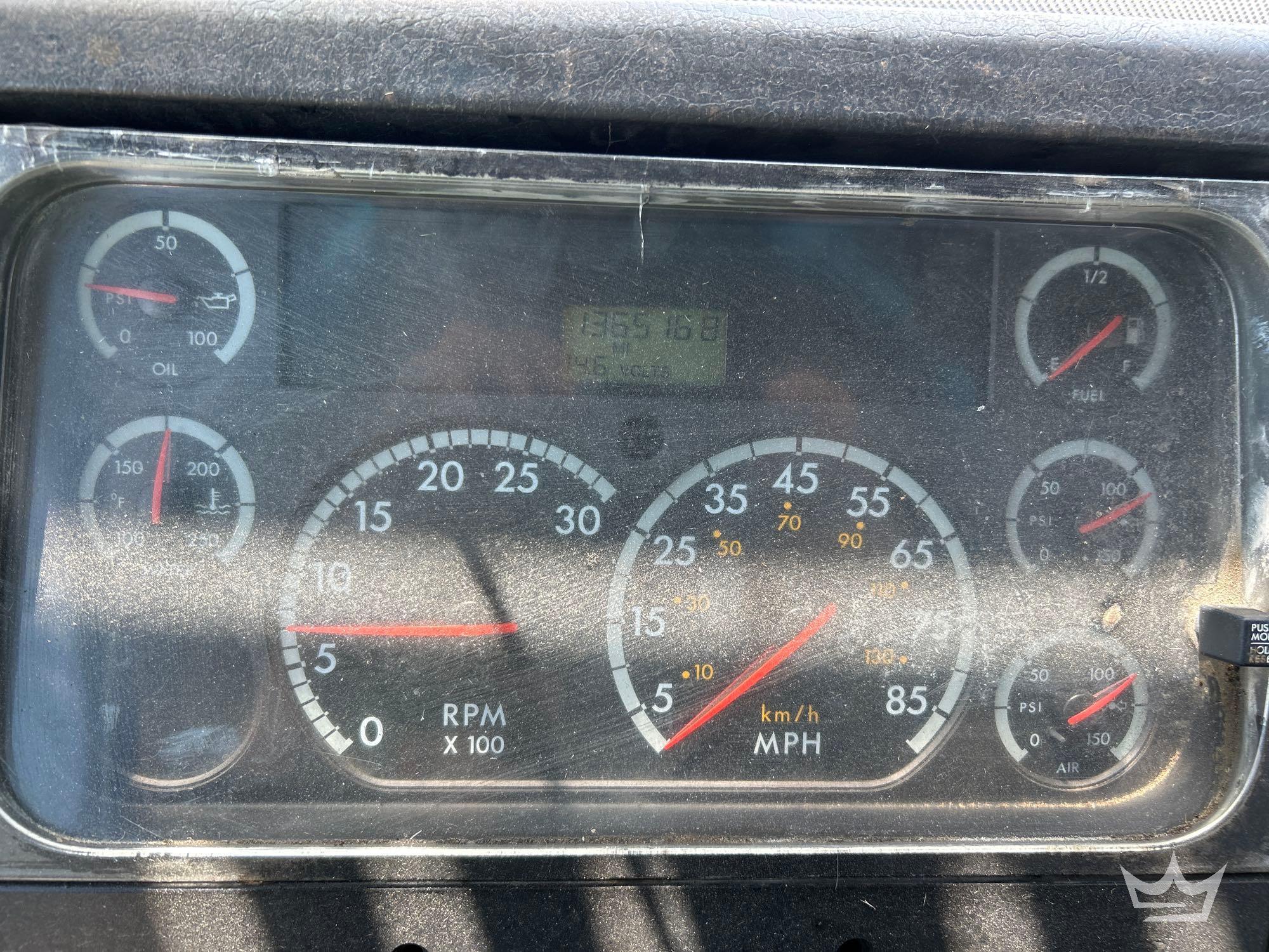2001 Freightliner FL112