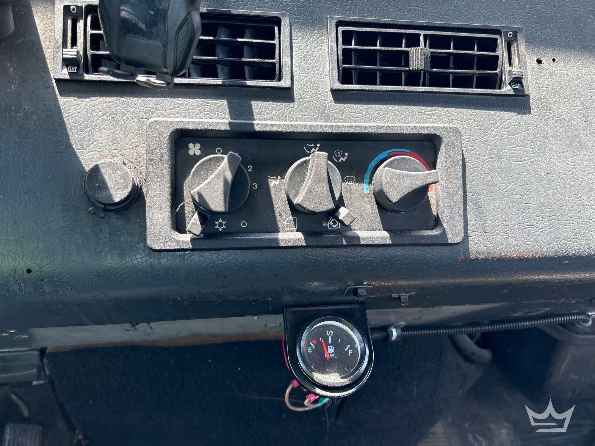 2001 Freightliner FL112