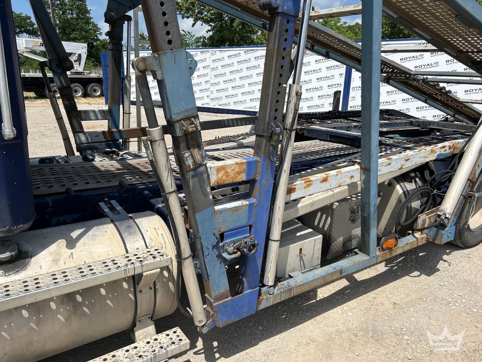 2001 Freightliner FL112