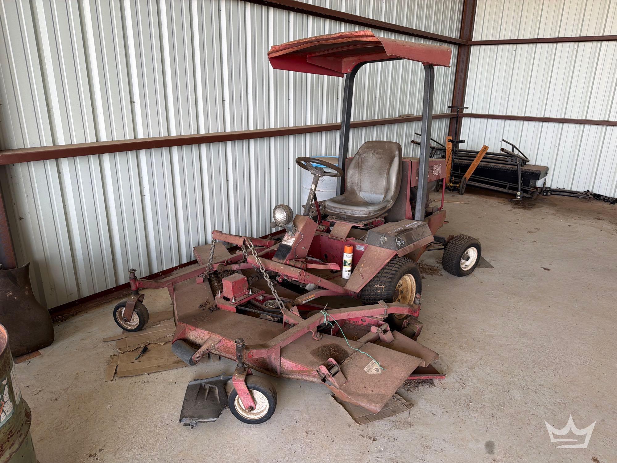 1993 Toro 325D