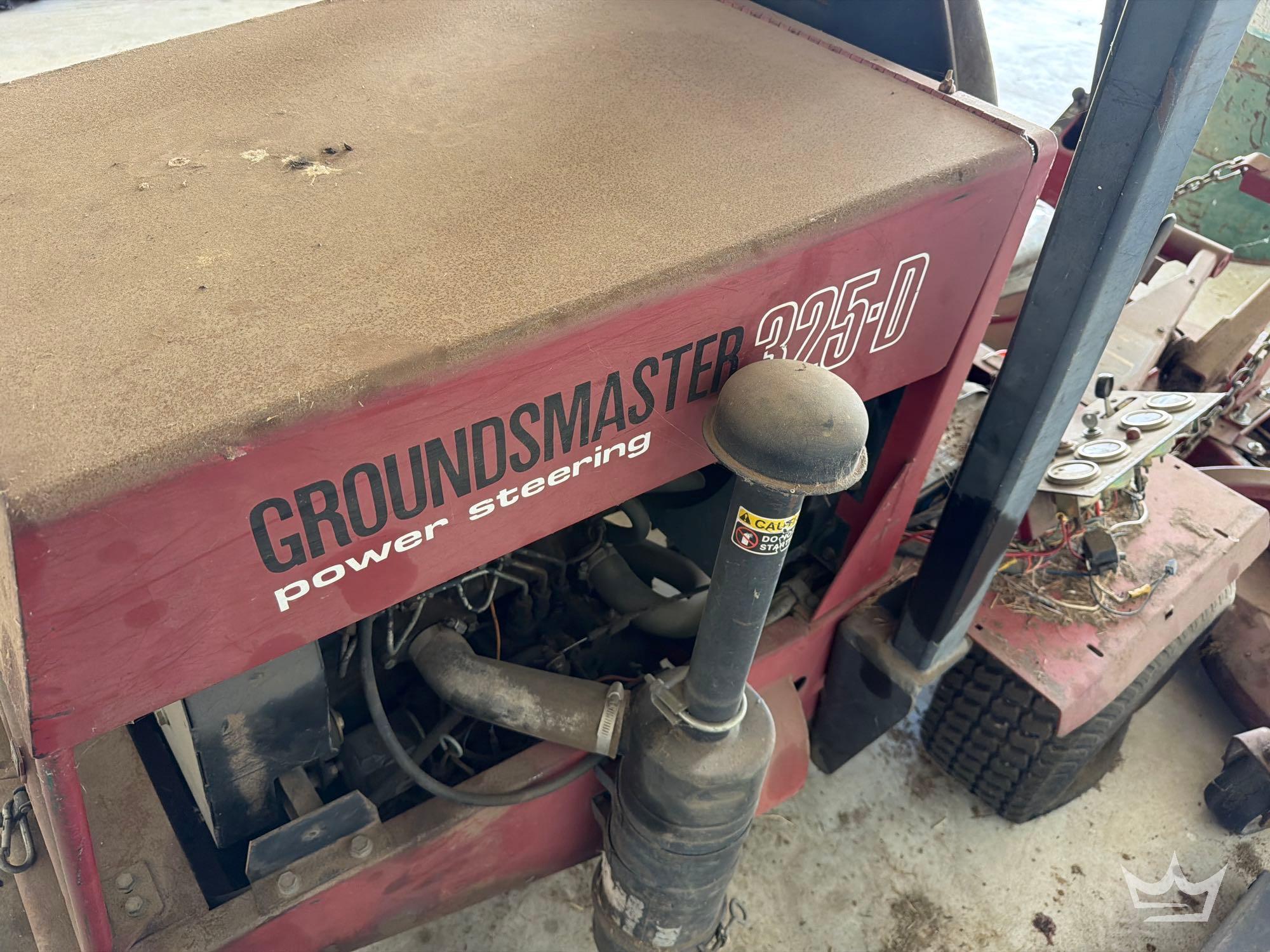 1993 Toro 325D