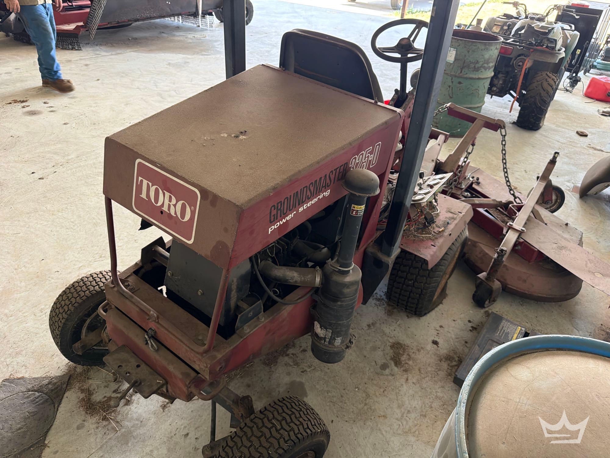 1993 Toro 325D