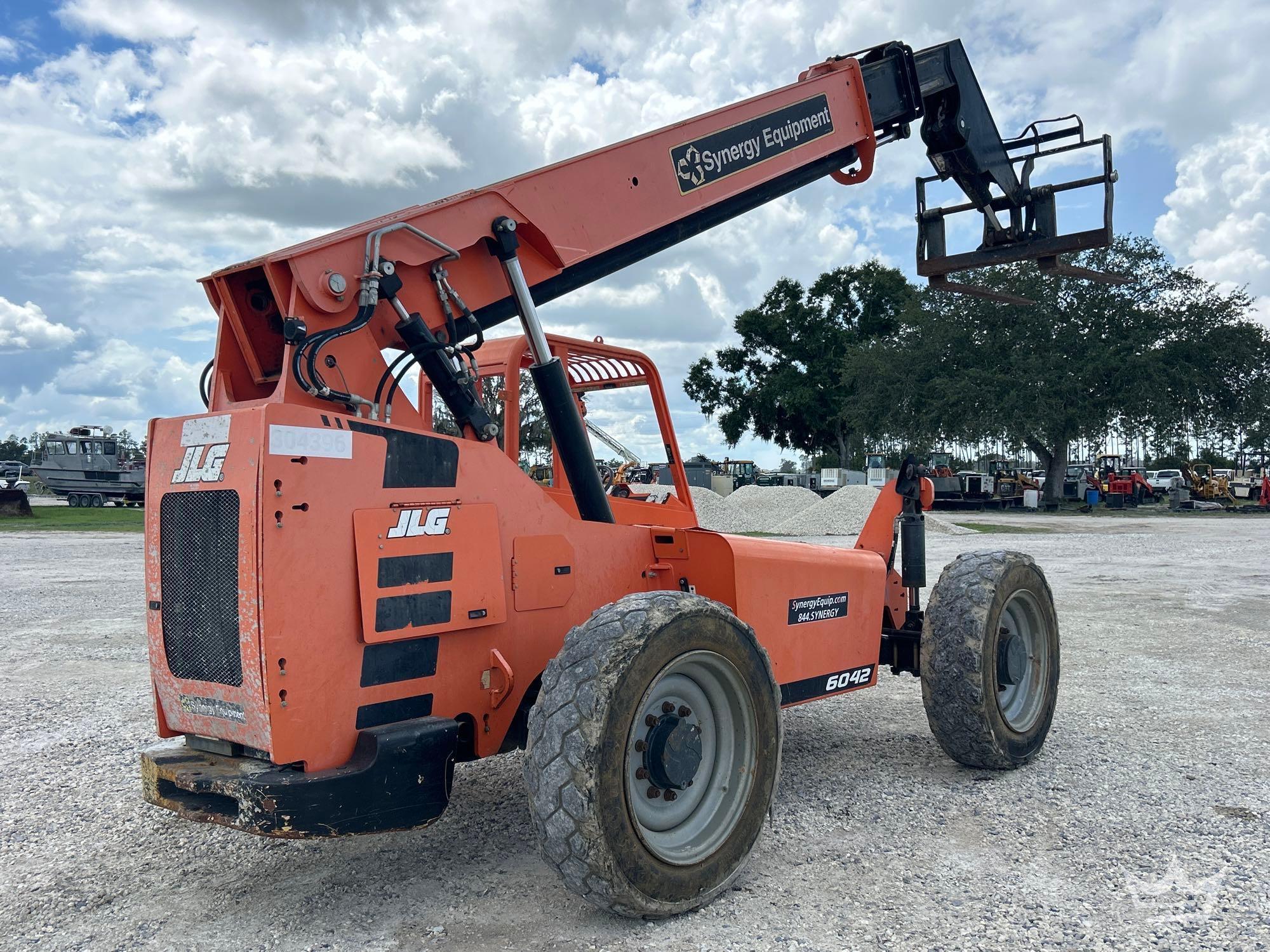 2019 JLG 6042