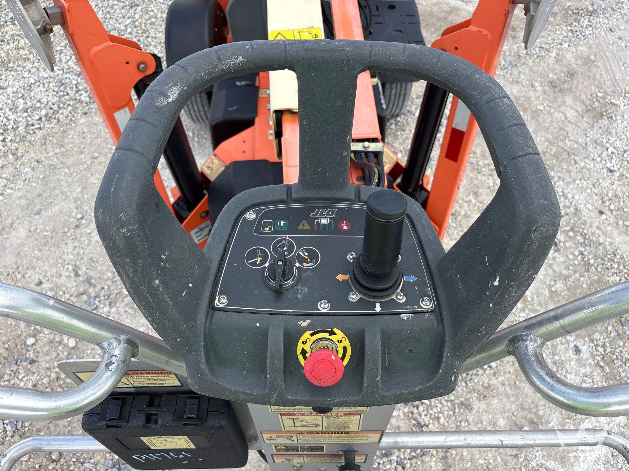2019 JLG T350