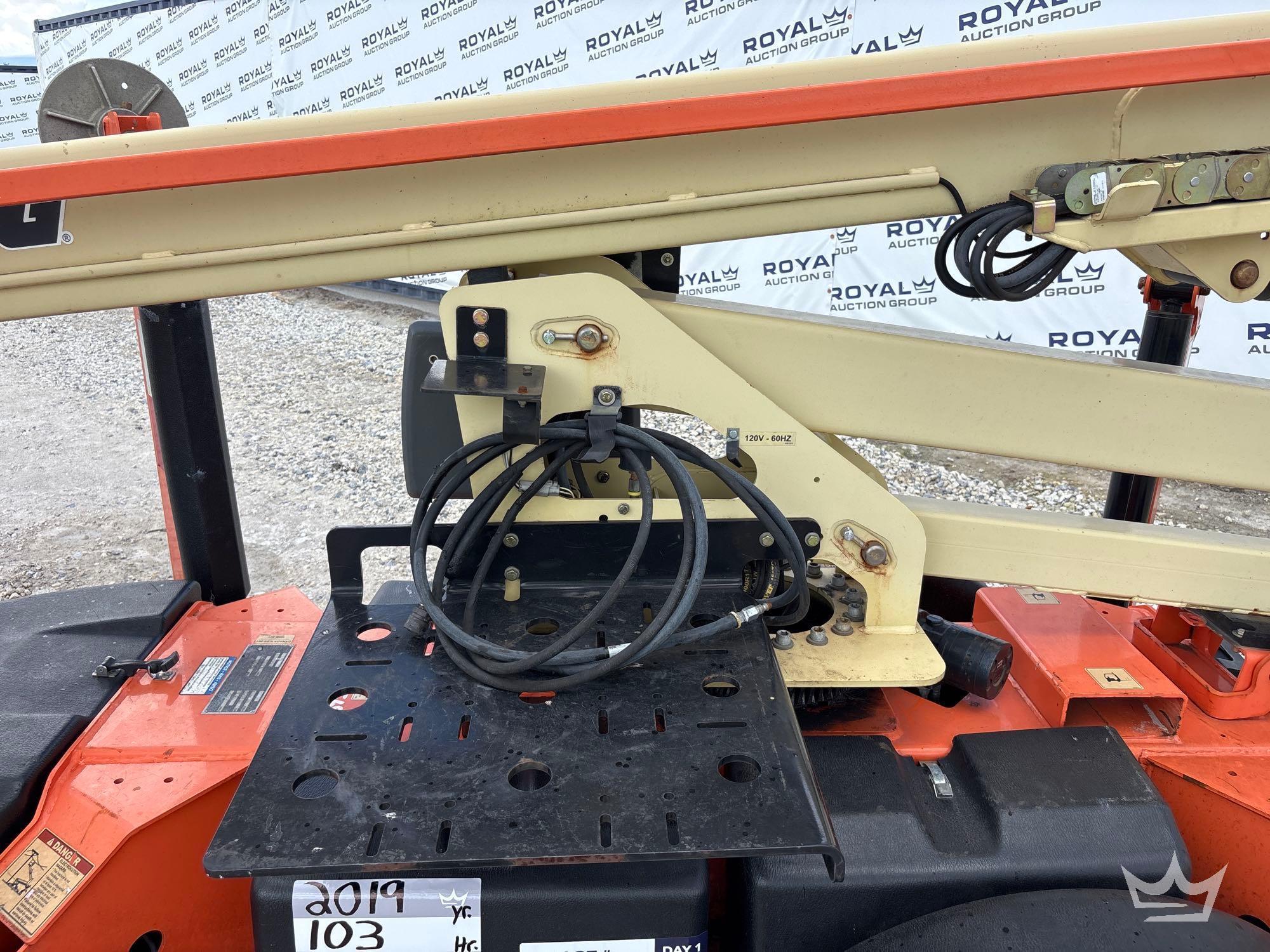 2019 JLG T350