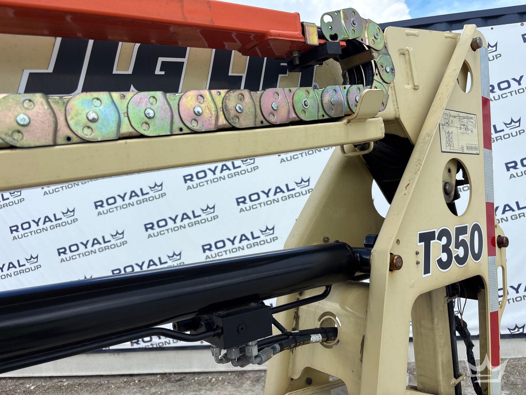 2019 JLG T350