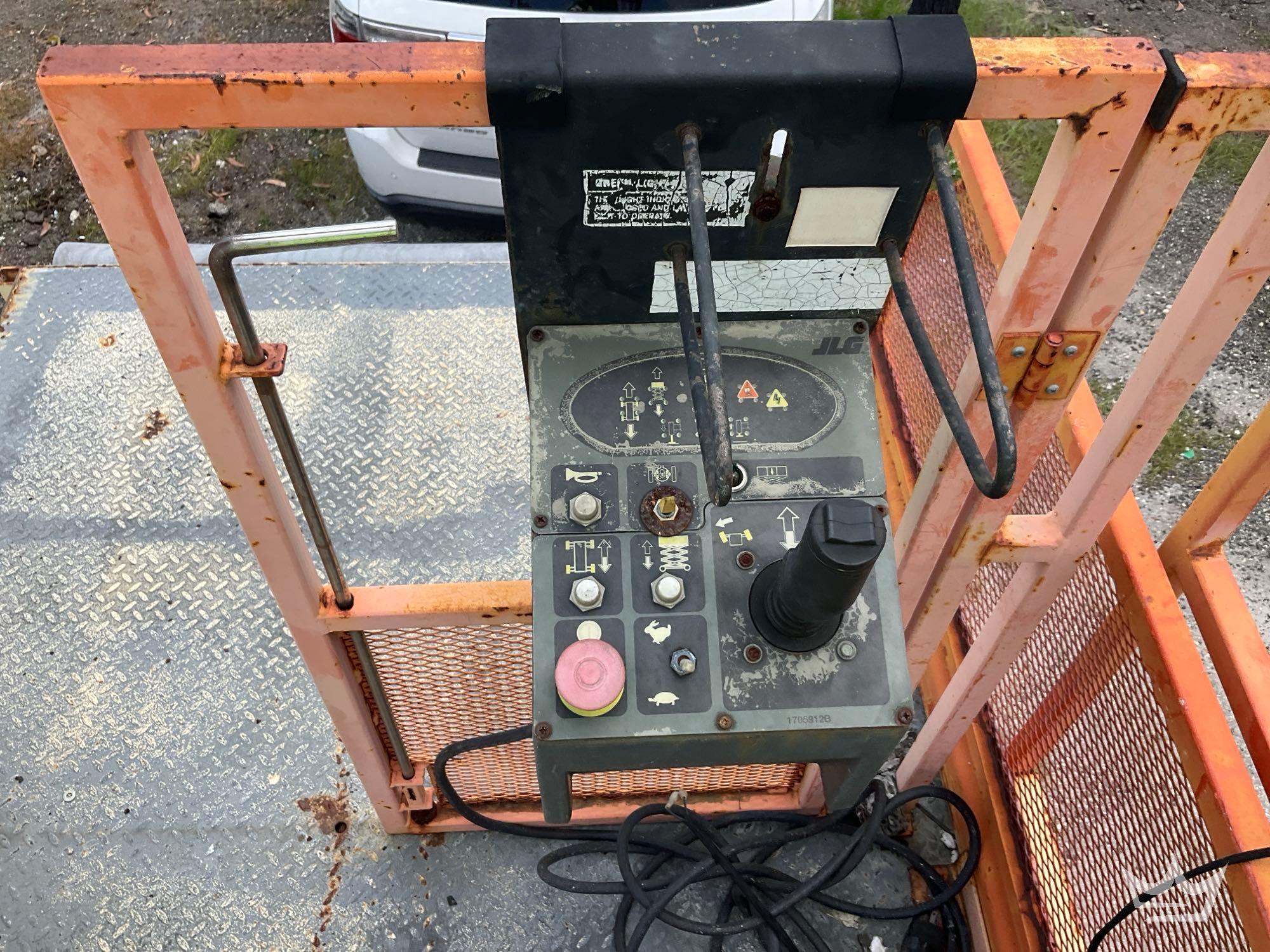2009 JLG 3369LE