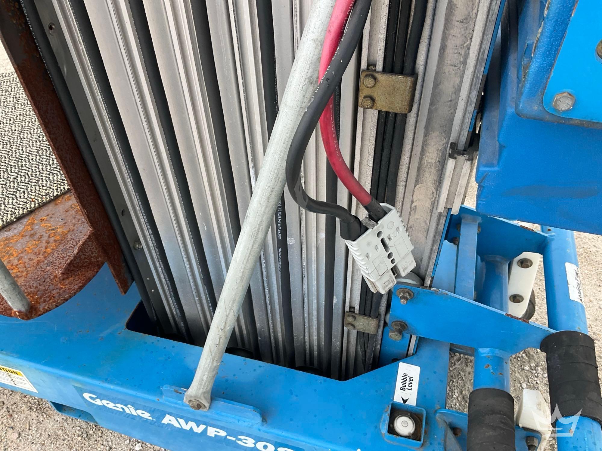 1999 Genie AWP-30S