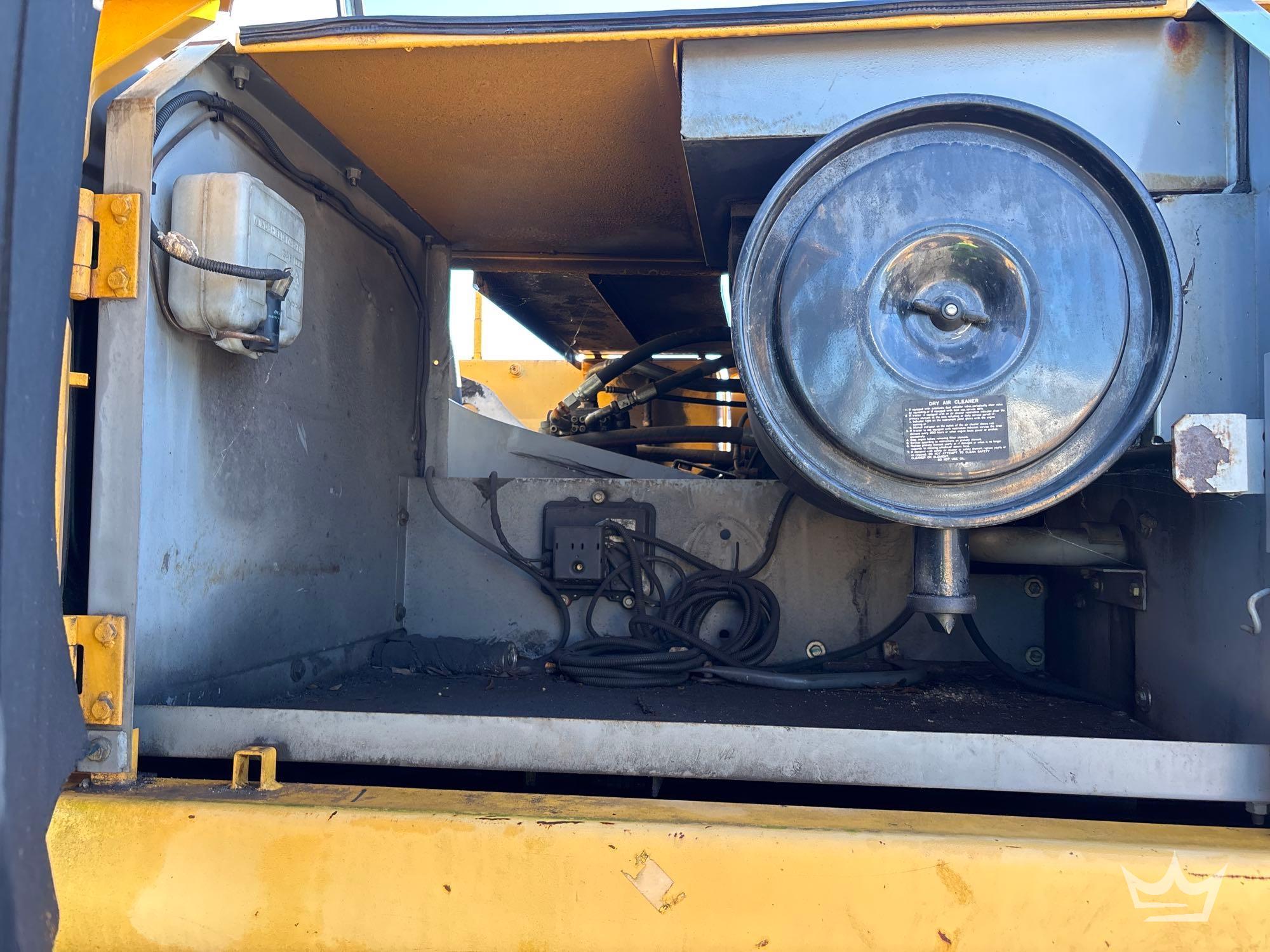 John Deere 330C