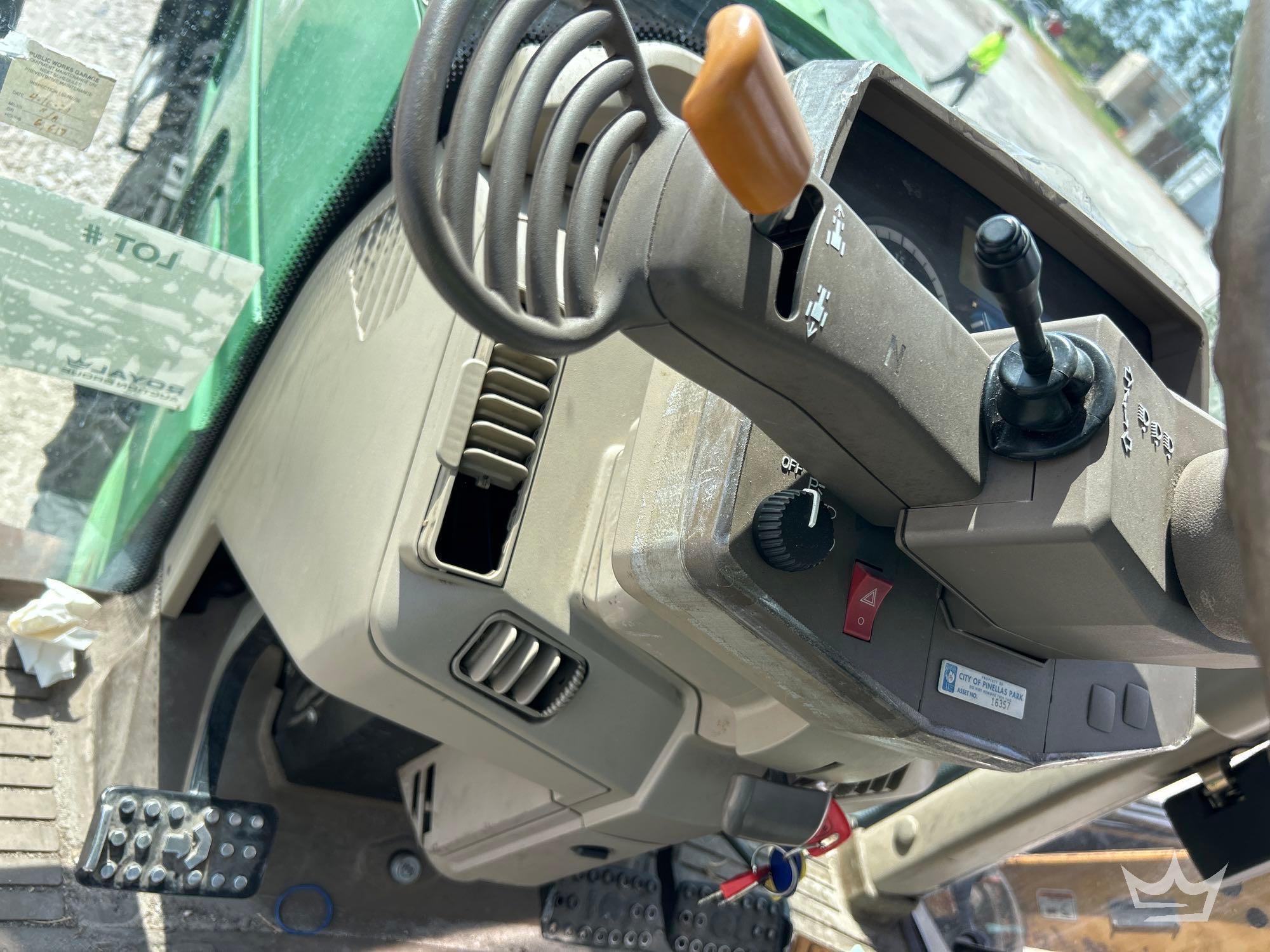 2013 John Deere 6125M