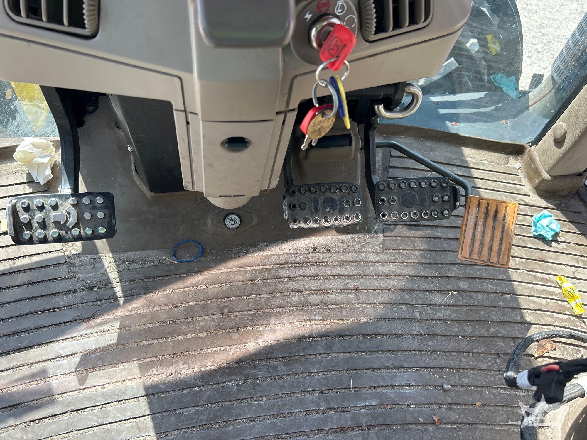 2013 John Deere 6125M