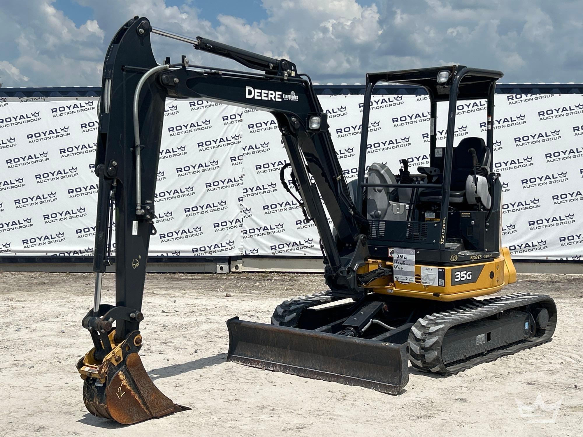 Photo of 2023 John Deere 35G