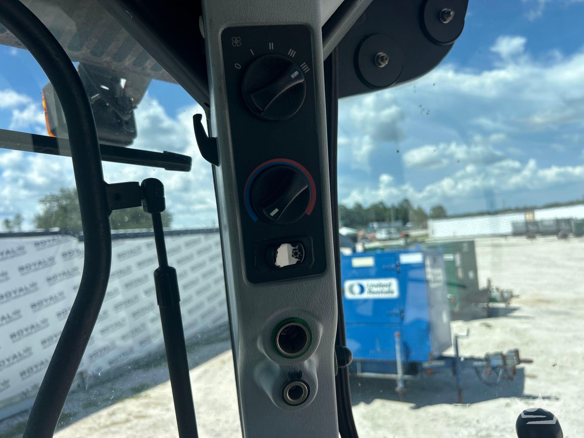 2009 New Holland T6030