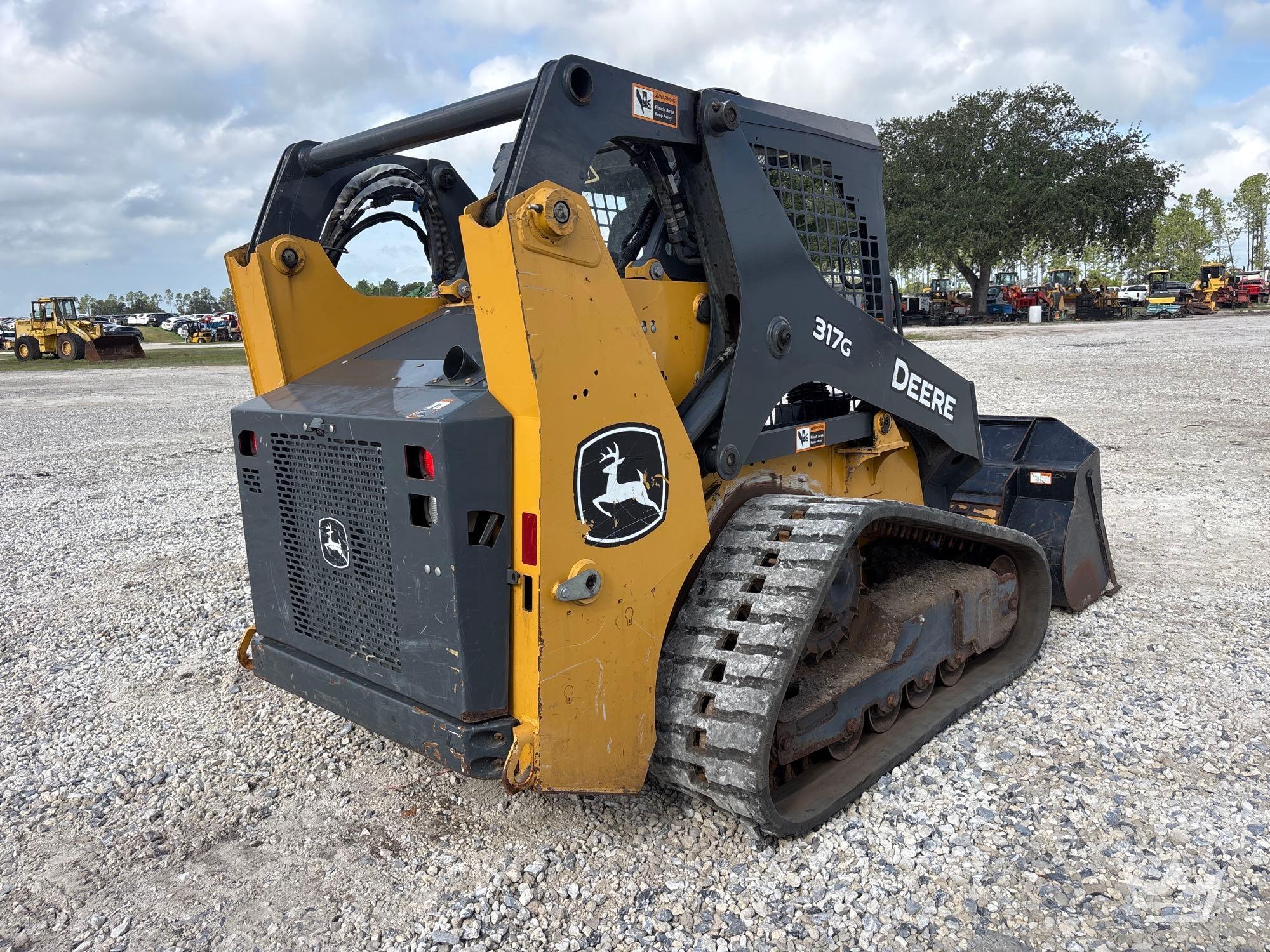 2022 John Deere 317G