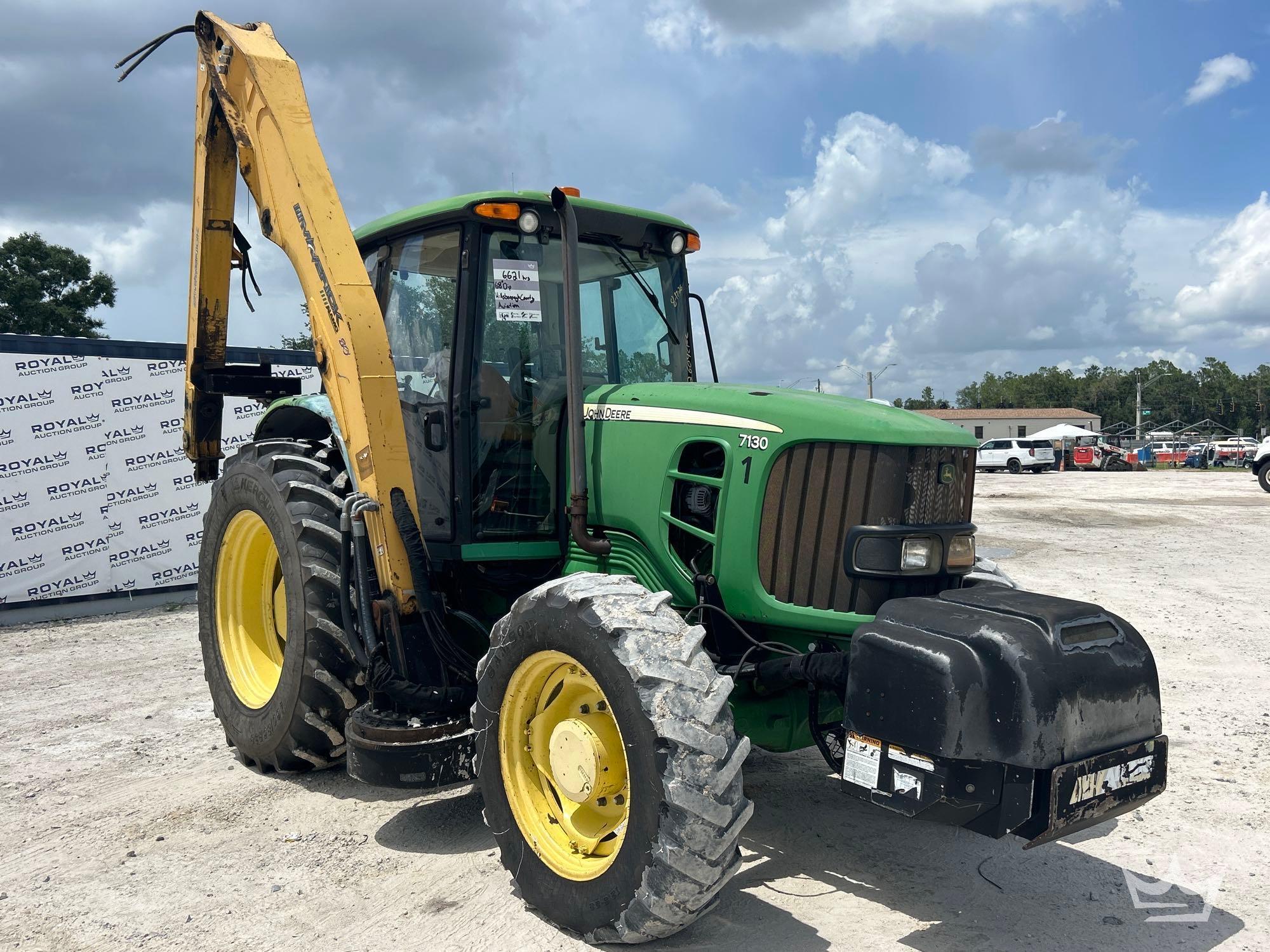 John Deere 7130