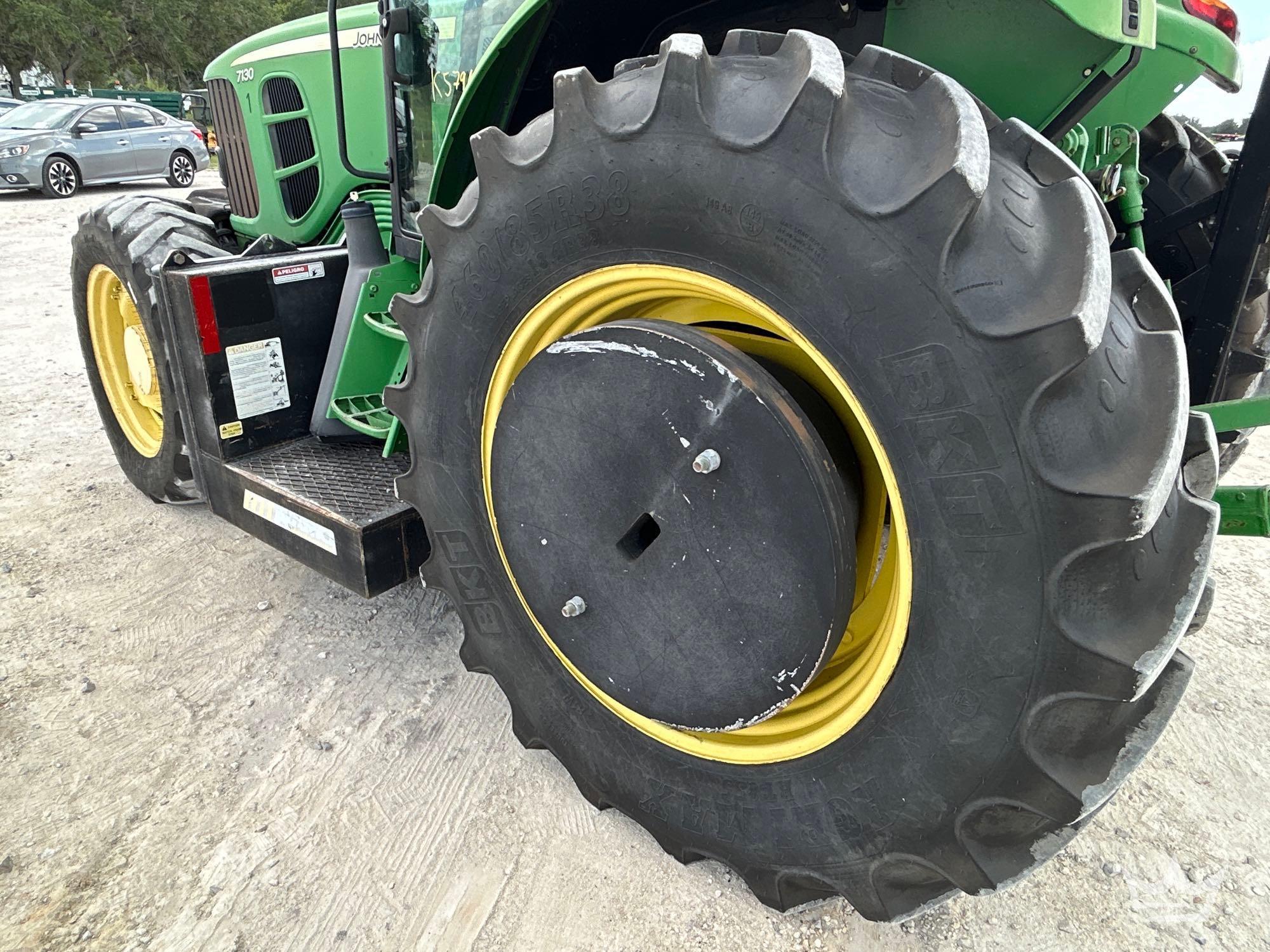 John Deere 7130