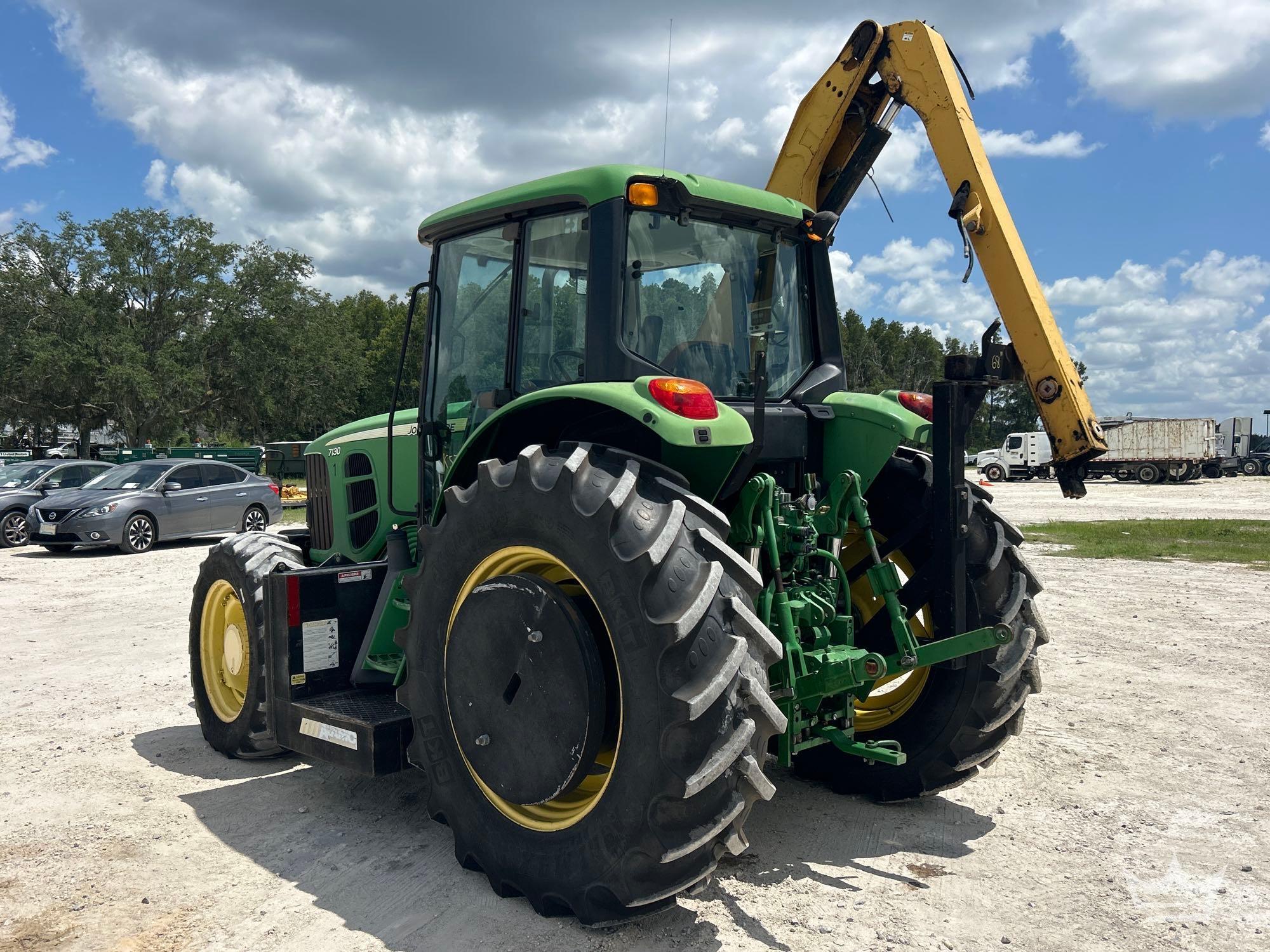 John Deere 7130