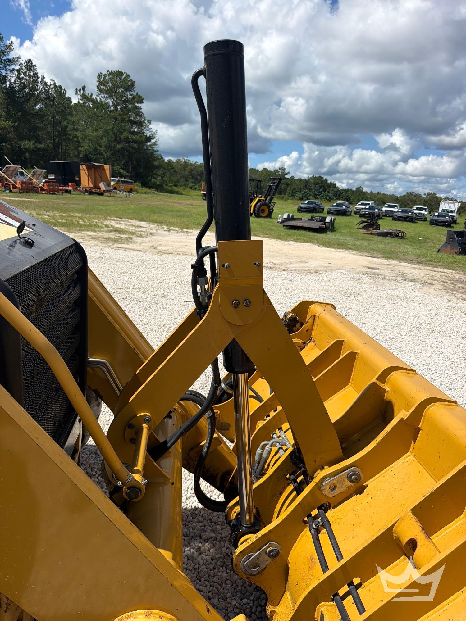 2018 Caterpillar 420F2