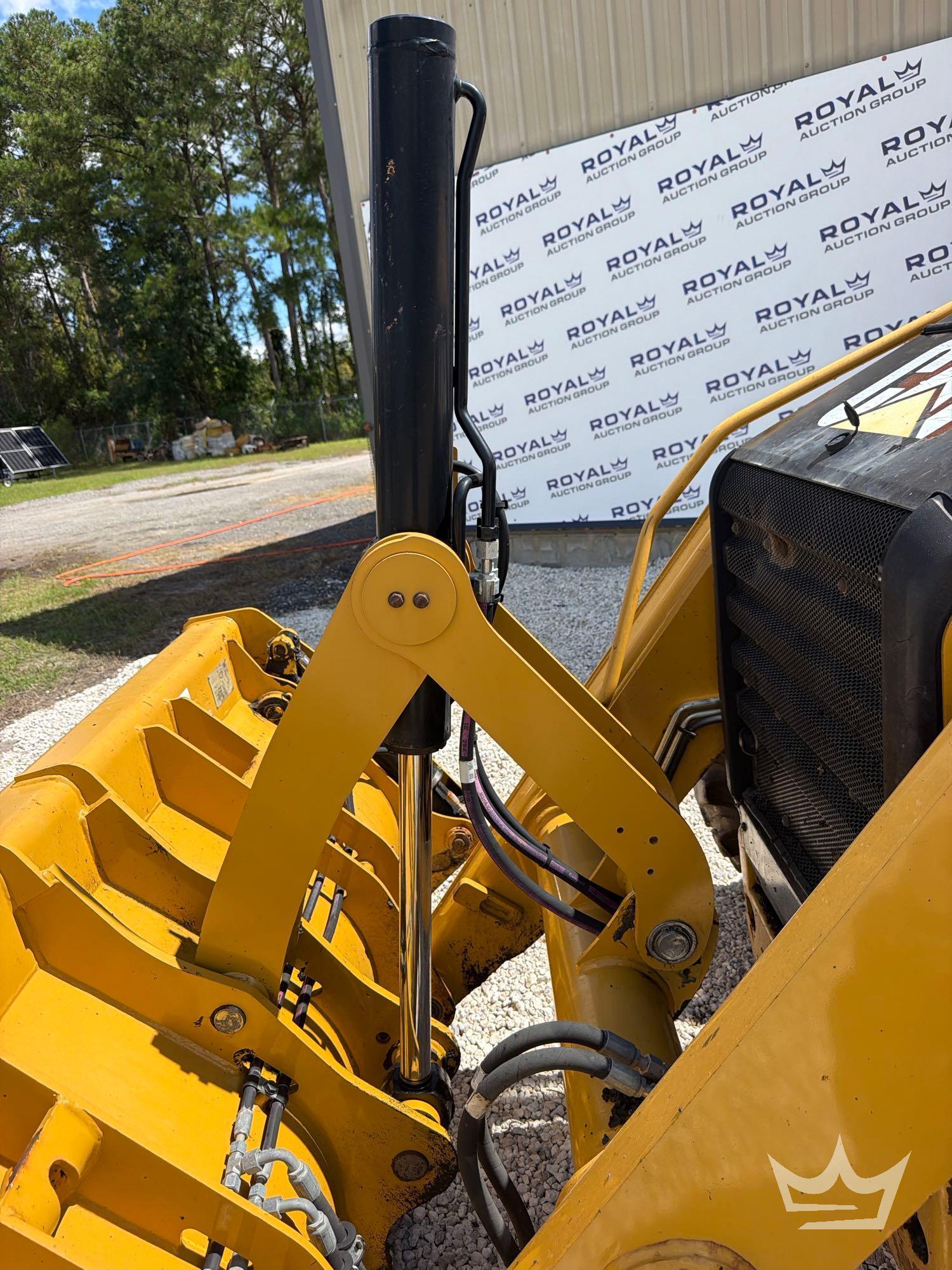 2018 Caterpillar 420F2